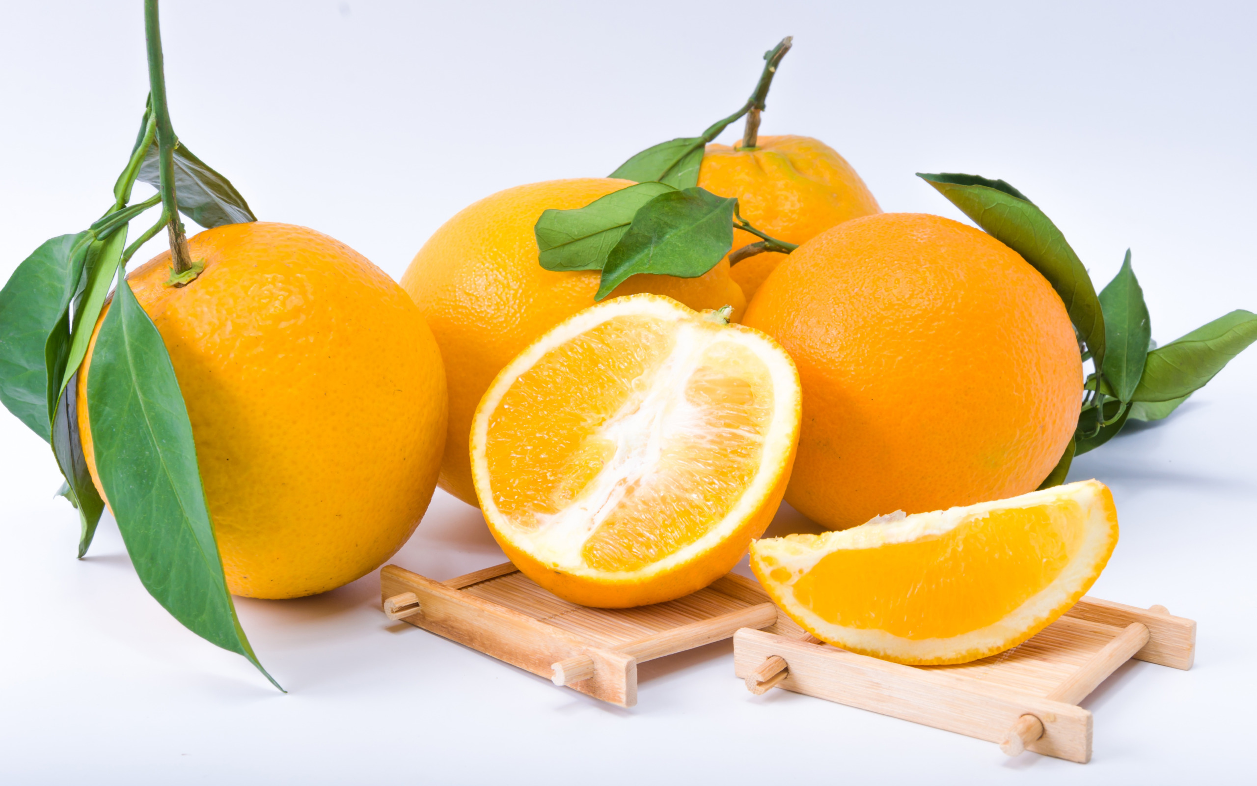 Orange vitamin. Апельсин. Апельсин на белом фоне. Цитрусовые фрукты. Апельсин цитрусовые.