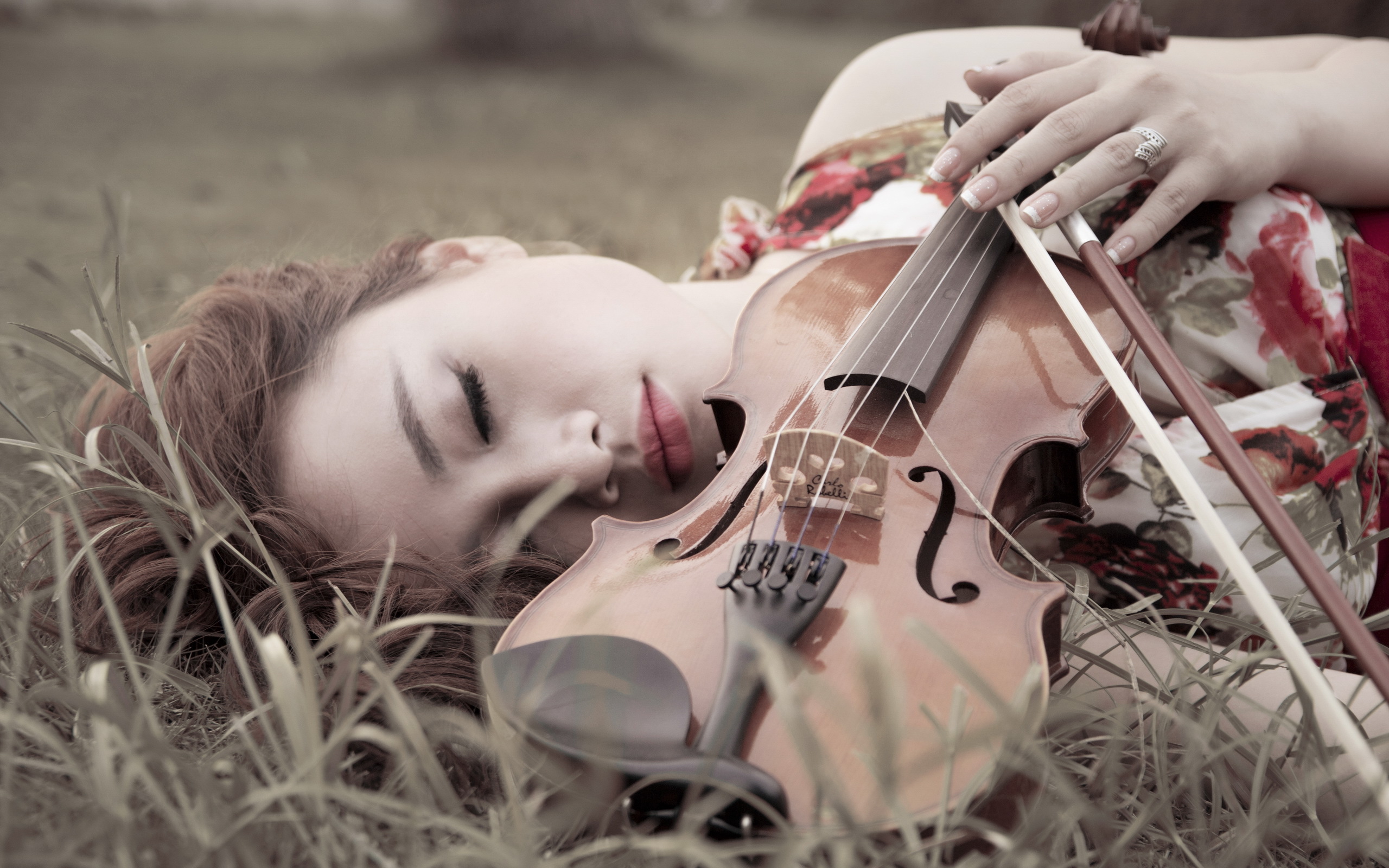 Красивая современная инструментальная музыка слушать. Скрипка. Девушки со скрипкой. Фотосессия со скрипкой. Фотосессия со скрипкой на природе.