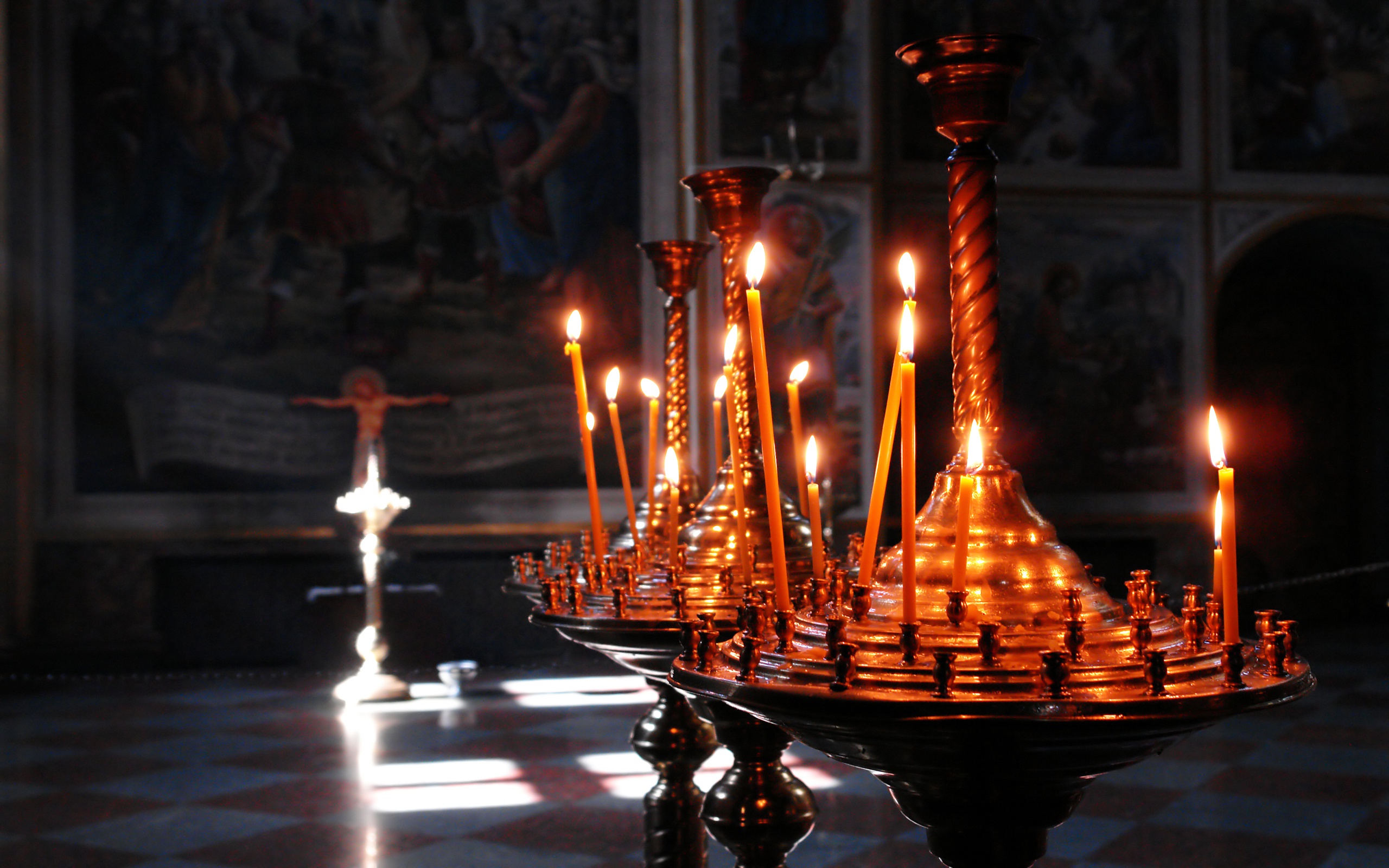 Свечи в храме