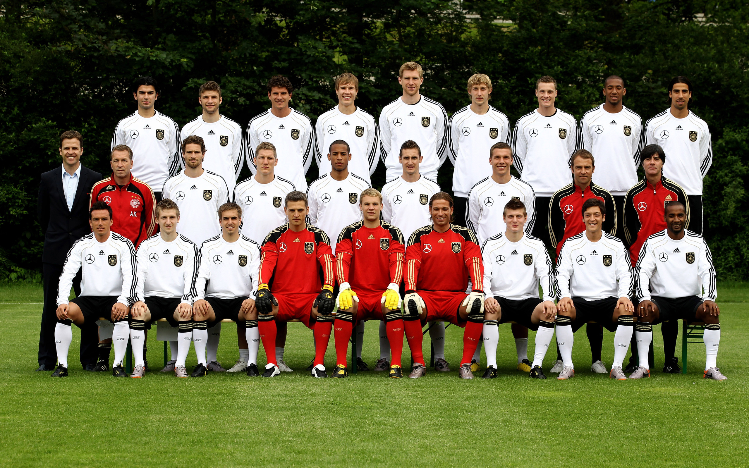 Сильные команды по футболу. Германия футбол сборная. Футбольная команда Германии. Сборная Германии 2006 away. Команды футбола.