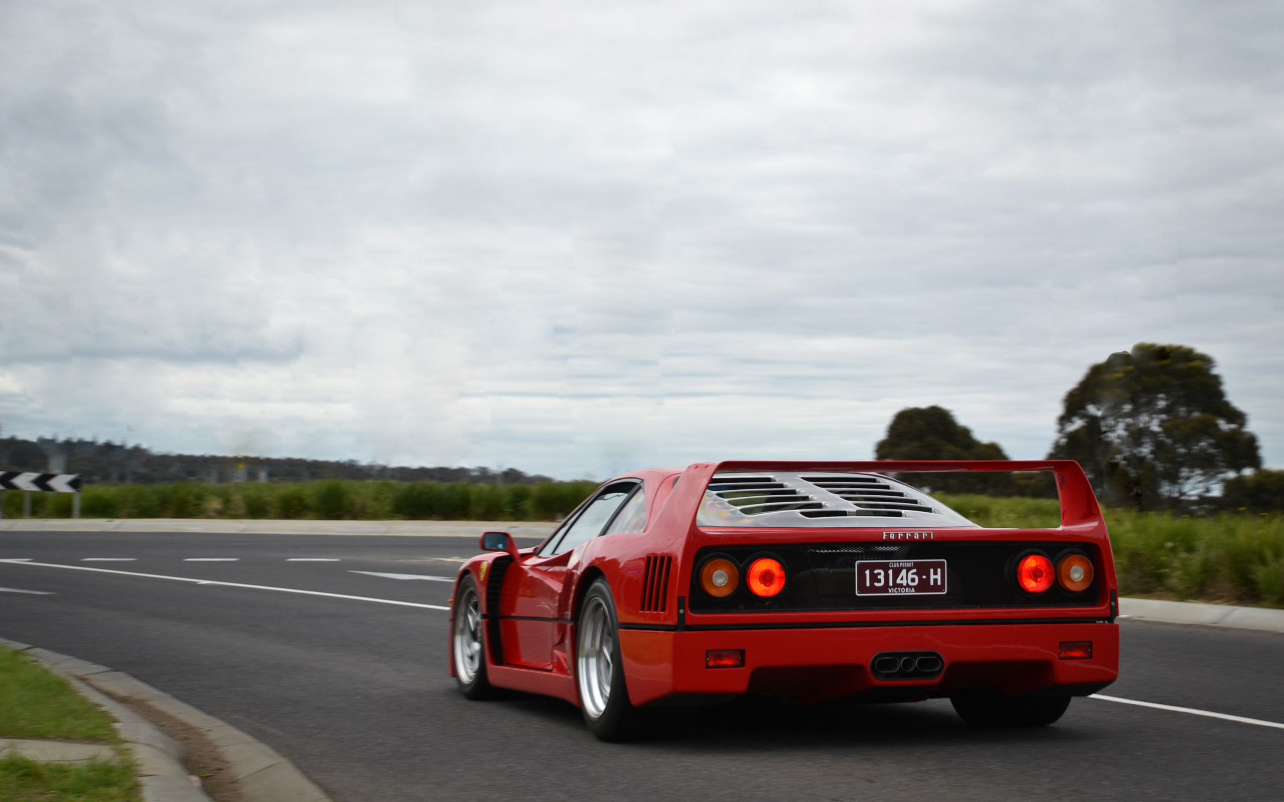 Ferrari f40 зеленая