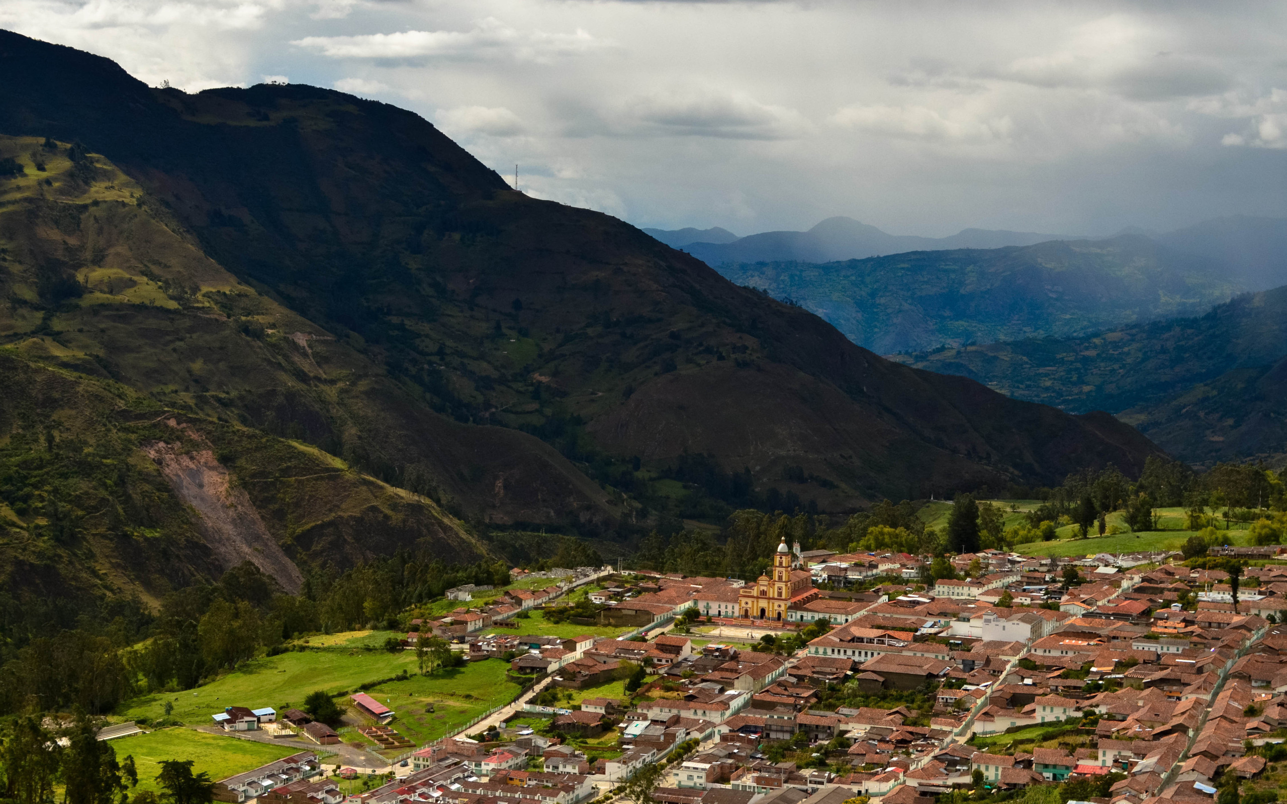 Колумбия страна. Колумбия. Республика Колумбия достопримечательности. Горы Колумбии город Энканто.