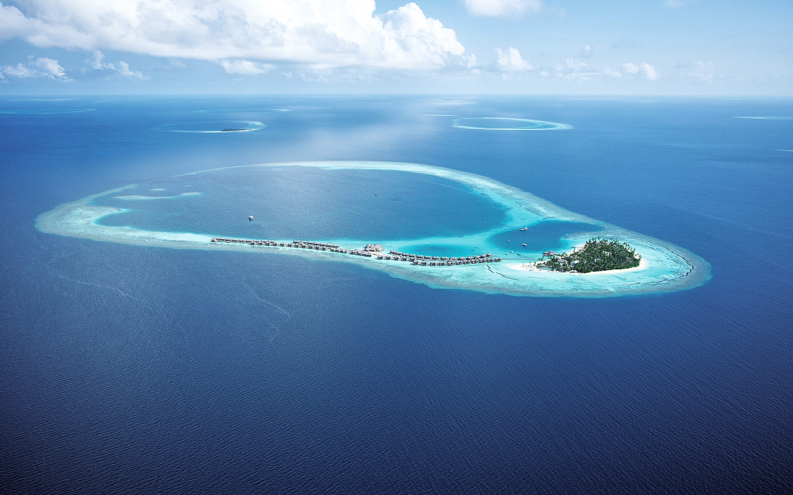 Какой остров в океане есть. Остров Мальдивы Атолл. Атолл Муруроа. Атоллы Мальдив. Атолл в тихом океане.