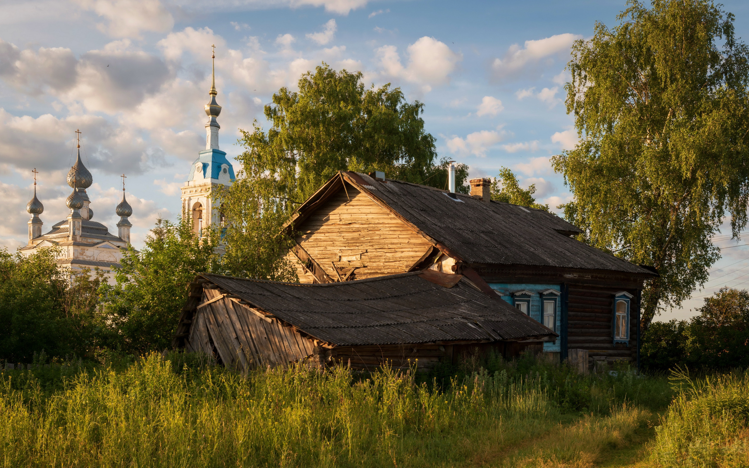 Село подожди. Деревня Савинское Ярославская область. Село Савинское Ярославская область храм. Деревенская изб Ярославская область.