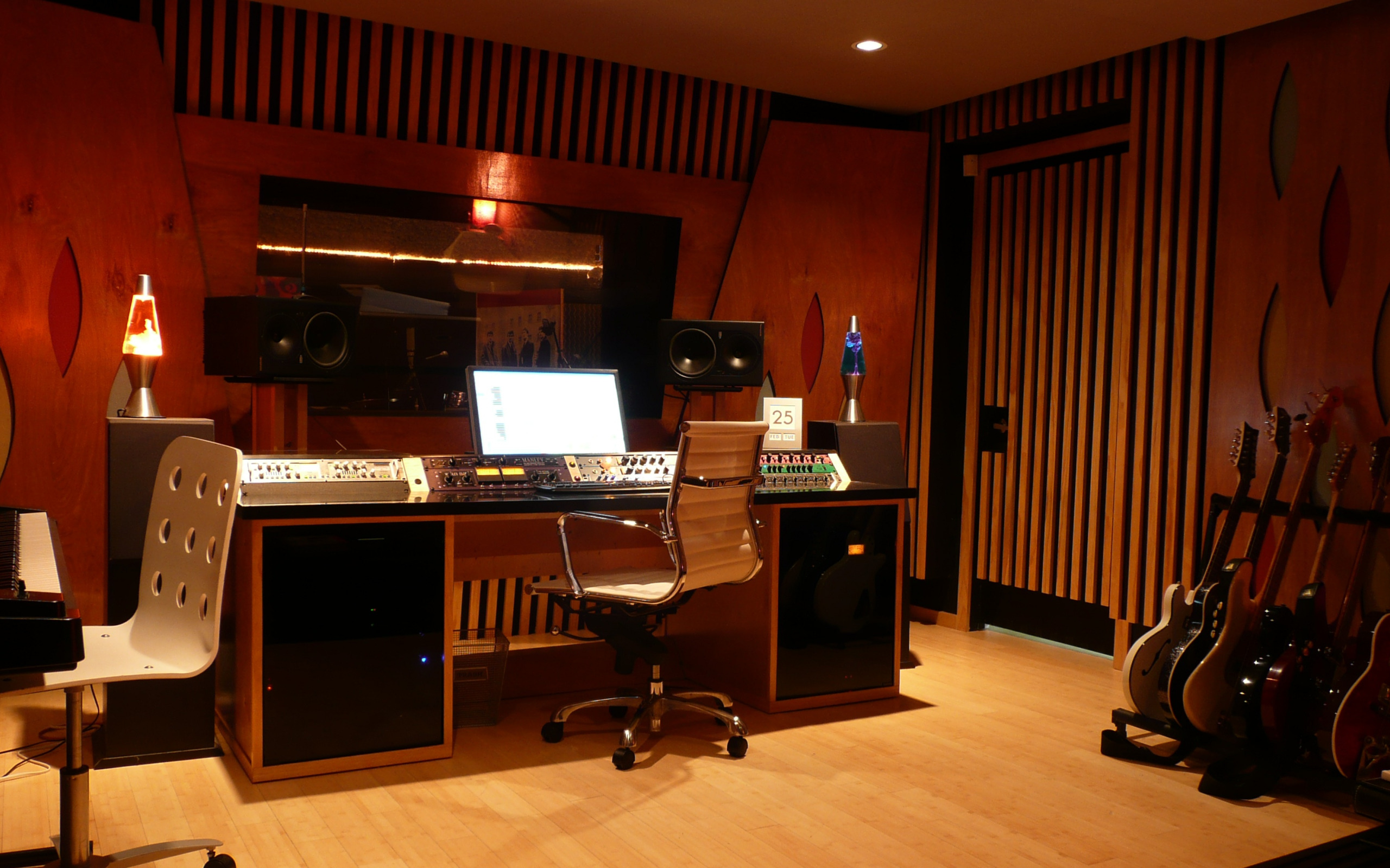 Музыкальная студия. Студия звукозаписи интерьер. Комната студия звукозаписи. Интерьер музыкальной комнаты.