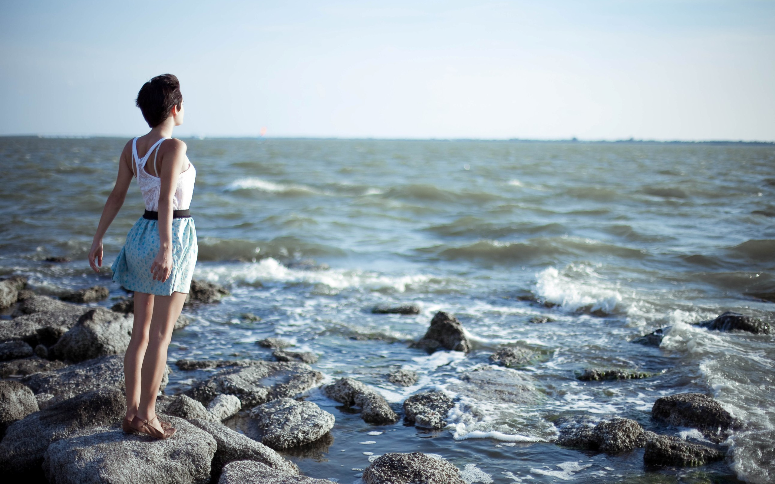 Тяжело без девушки. Девушка-море. Девушка на берегу. Фотосессия на море. Девушка на берегу моря.