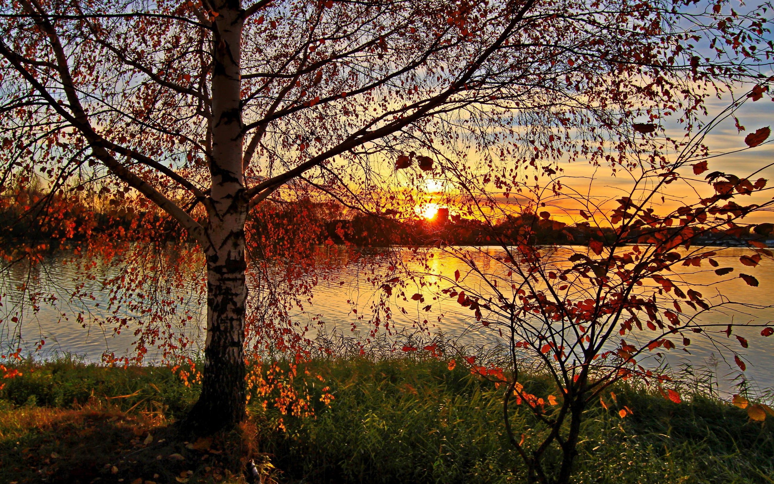 Багряная лета. Осенний закат. Осенний рассвет. Осенняя Заря. Осень река рассвет.