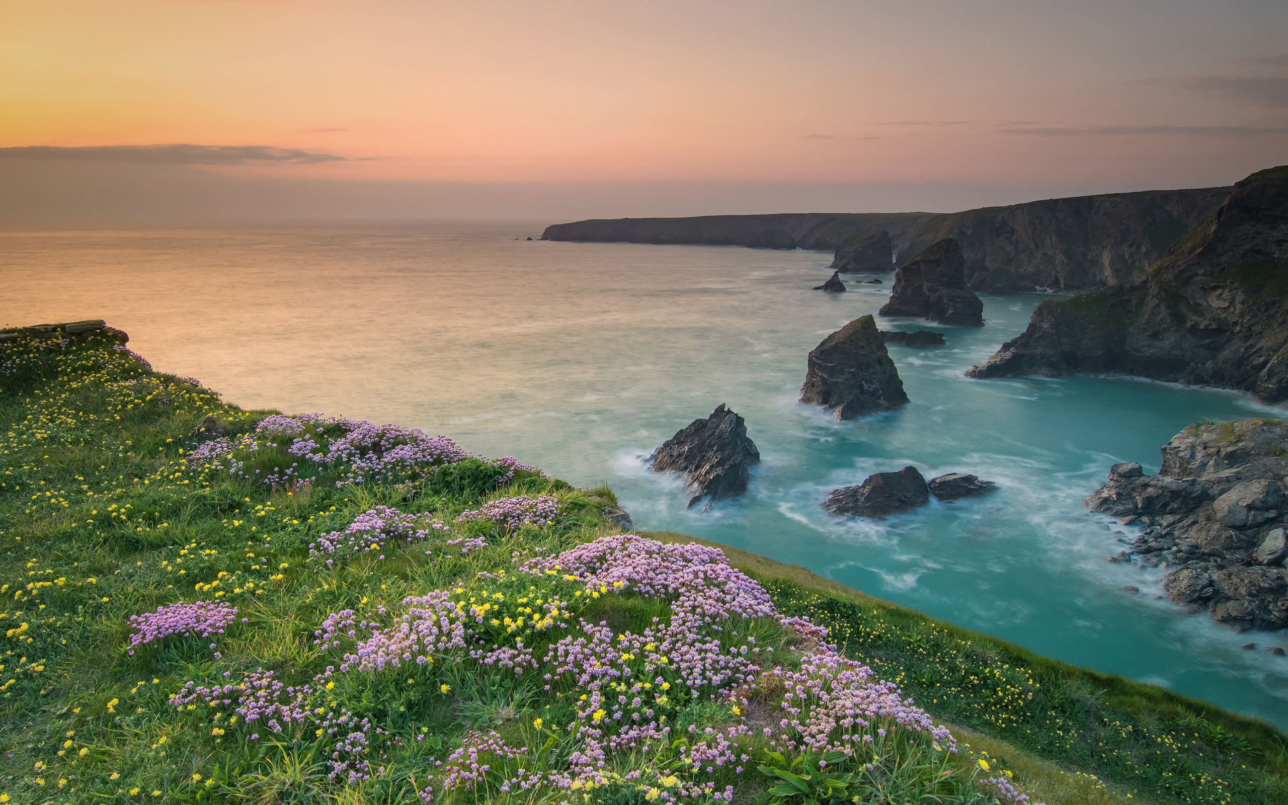 South coast of england. Корнуолл Великобритания природа. Бухта три Клифс Уэльс. Ирландское море Северная Ирландия. Атлантический океан Великобритания.