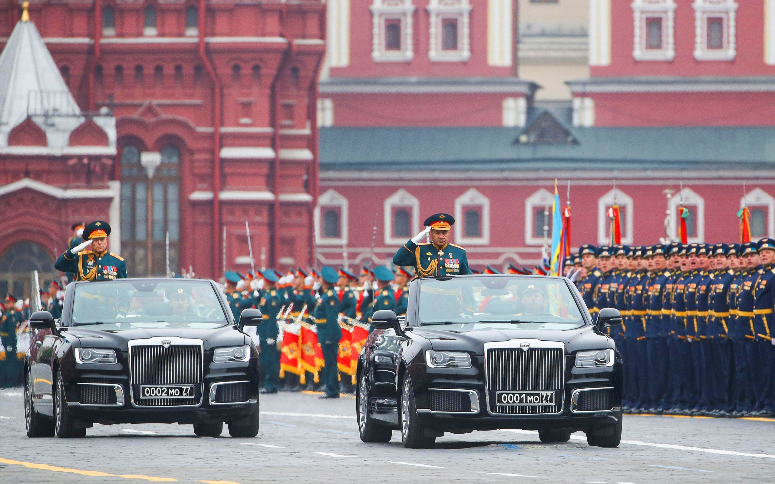 Парадный кабриолет Аурус салон