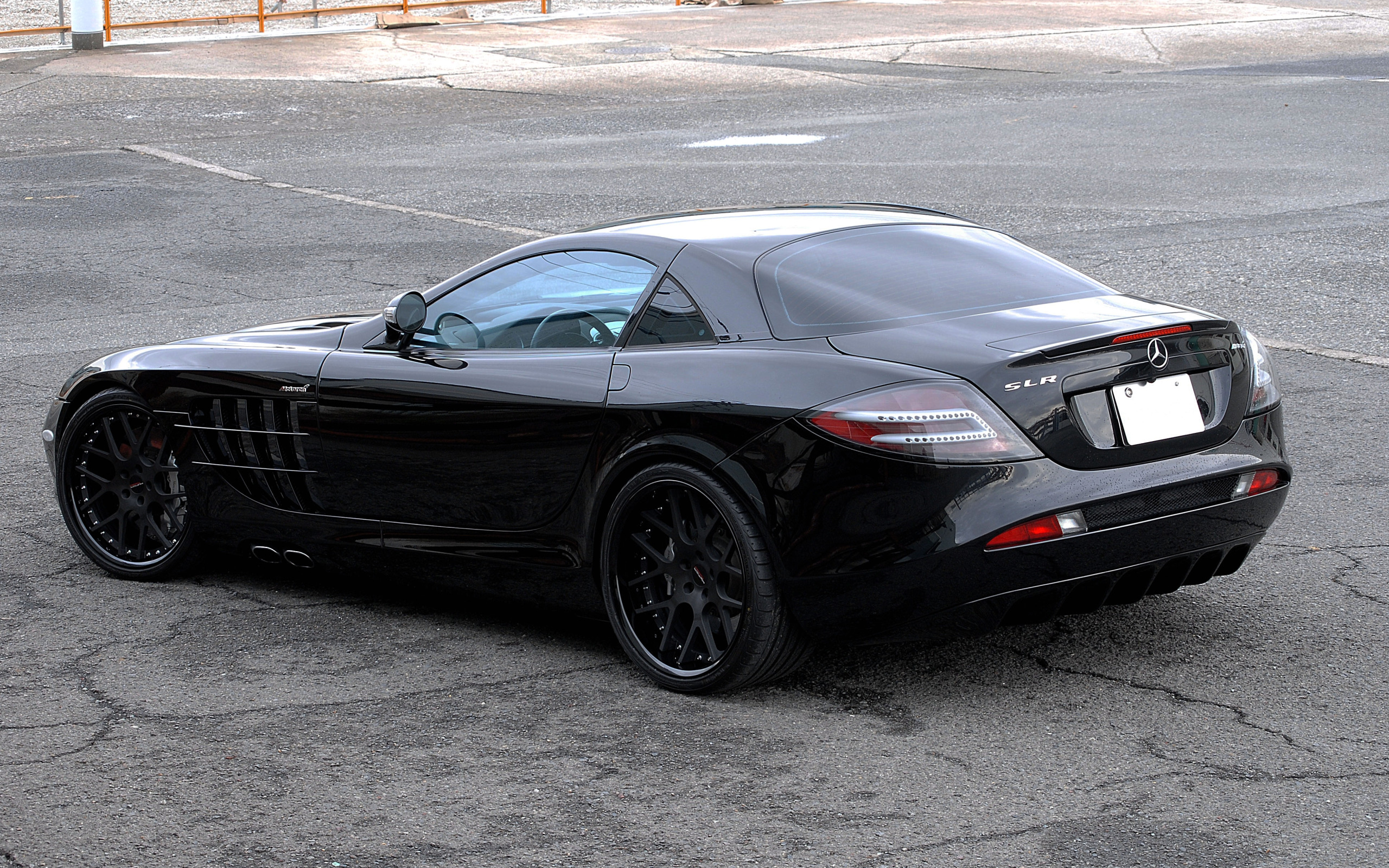 Black slr. Mercedes-Benz SLR MCLAREN. Мерседес SLR MCLAREN. Мерседес СЛР Макларен. Mercedes MCLAREN SLR AMG.