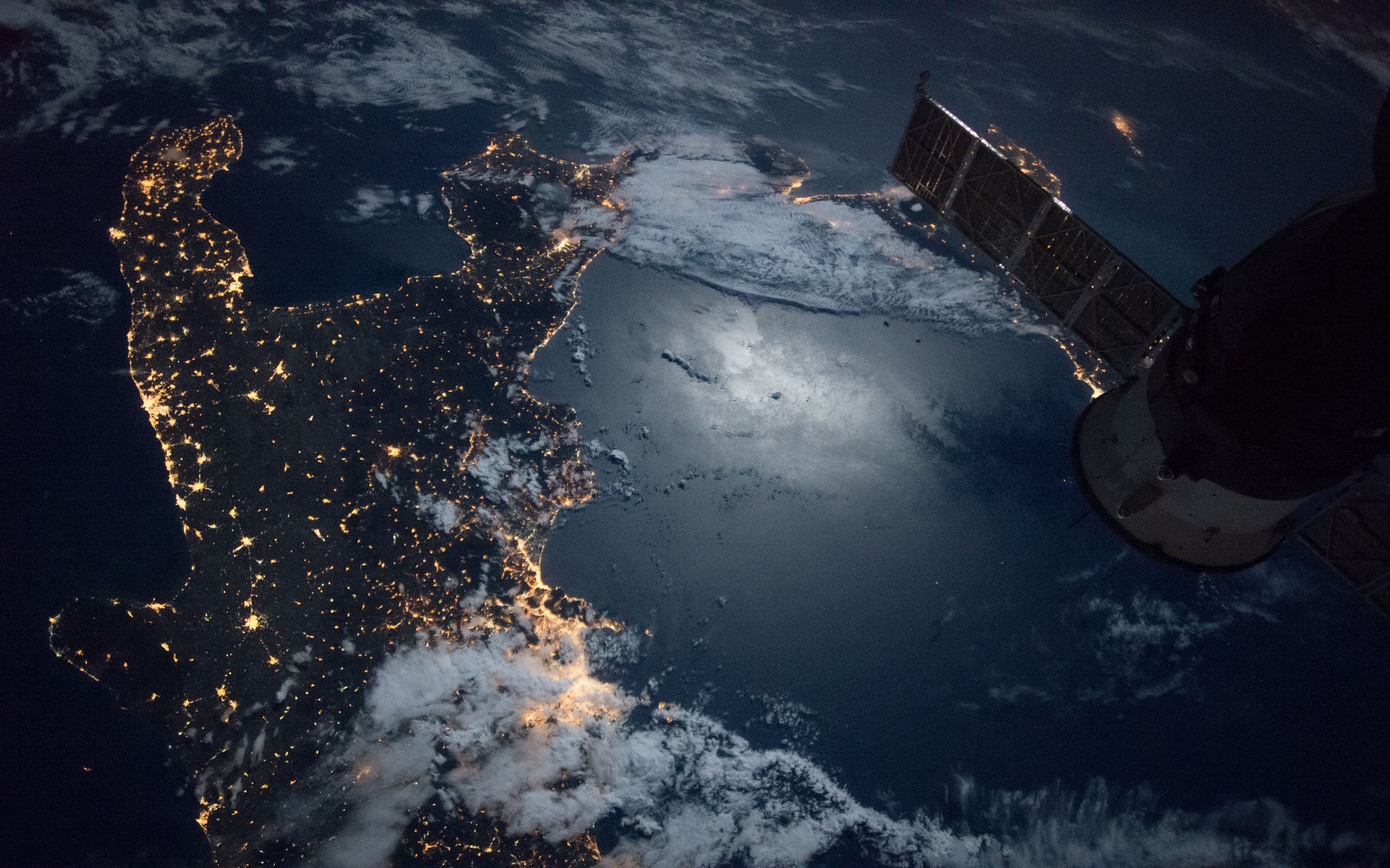 Наса город. Снимки земли НАСА из космоса. Красивый вид из космоса. Космический снимок. Снимки земли с МКС.
