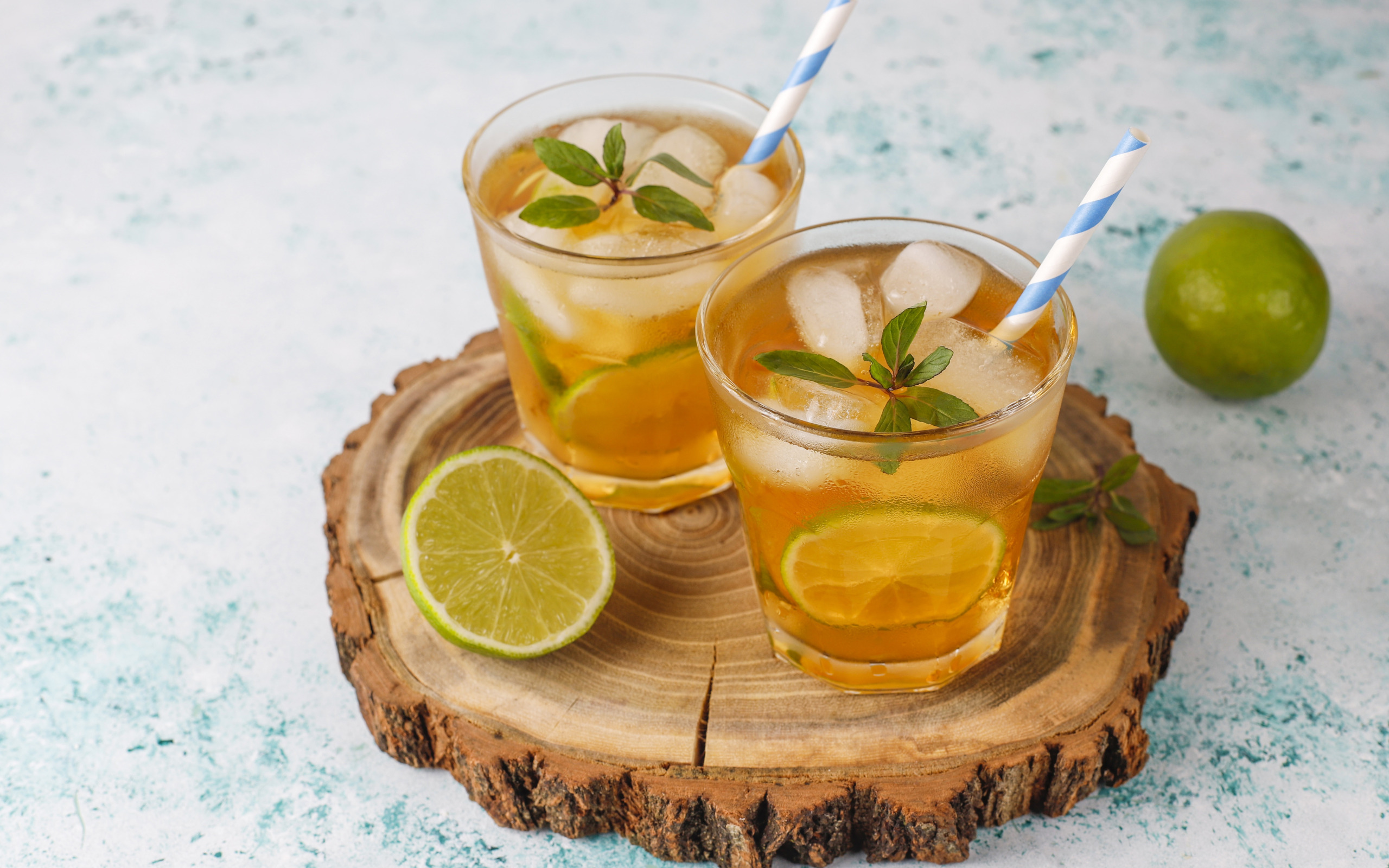 Лайм в чай. Ice Tea лимонад. Чай со льдом. Чай с лимоном и льдом. Зеленый чай со льдом.