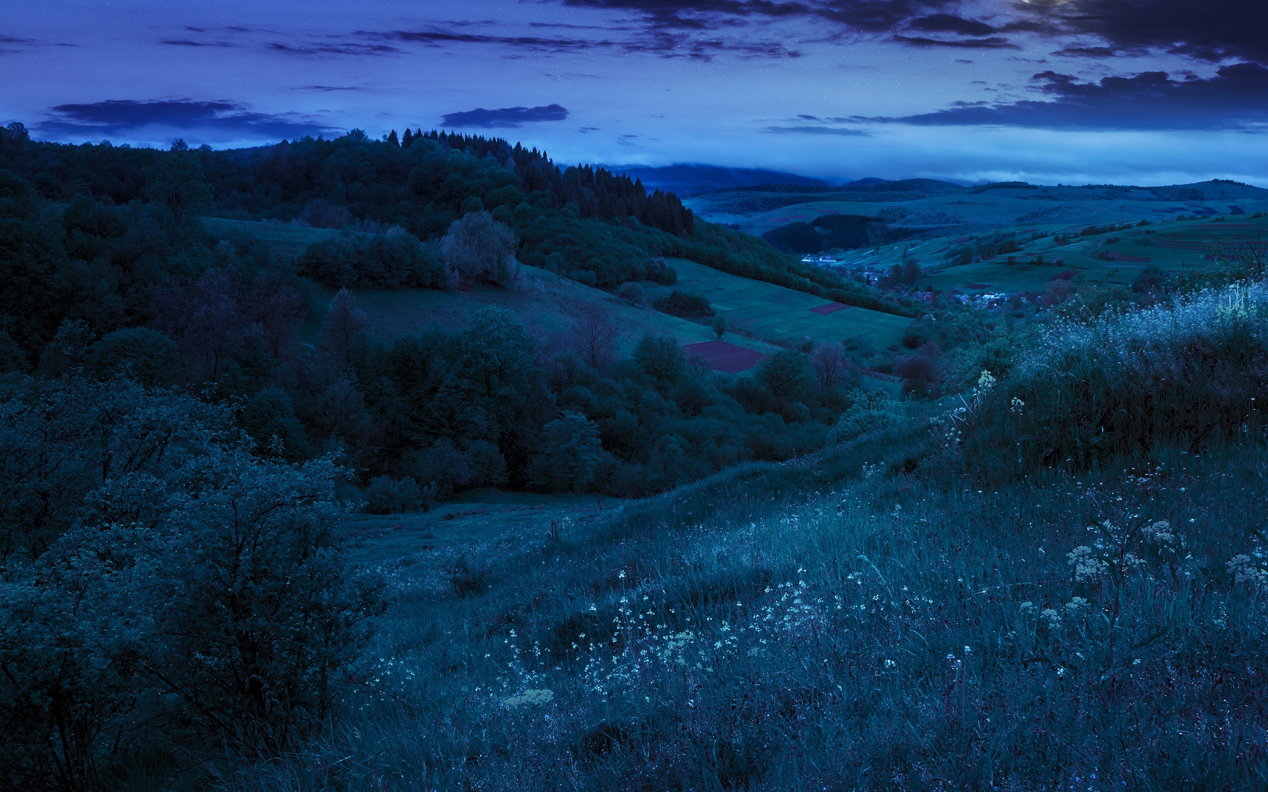Синие холмы. Природа ночью. Голубые холмы. Фиолетовые холмы. Ночная Поляна.