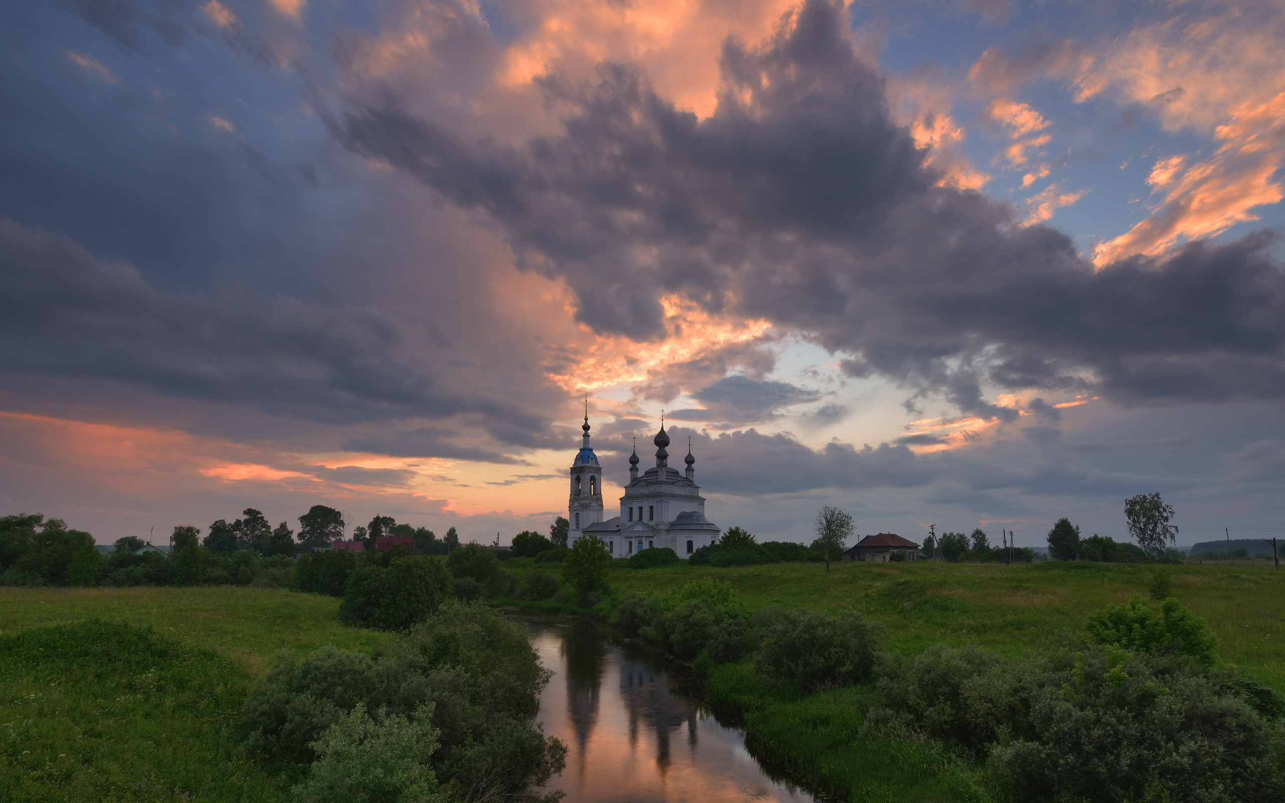 Купол деревенской церкви