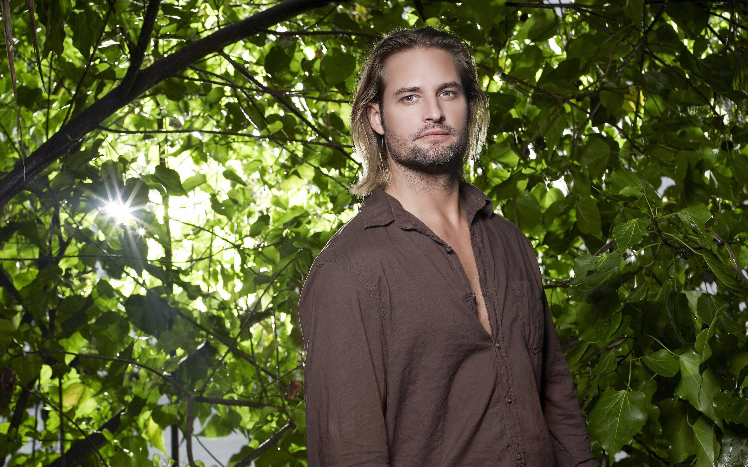 Природа мужчины. Josh Holloway 2020. Джош Холлоуэй фото 2020. Джереми Дэвис лост. Джош Холлоуэй обои.