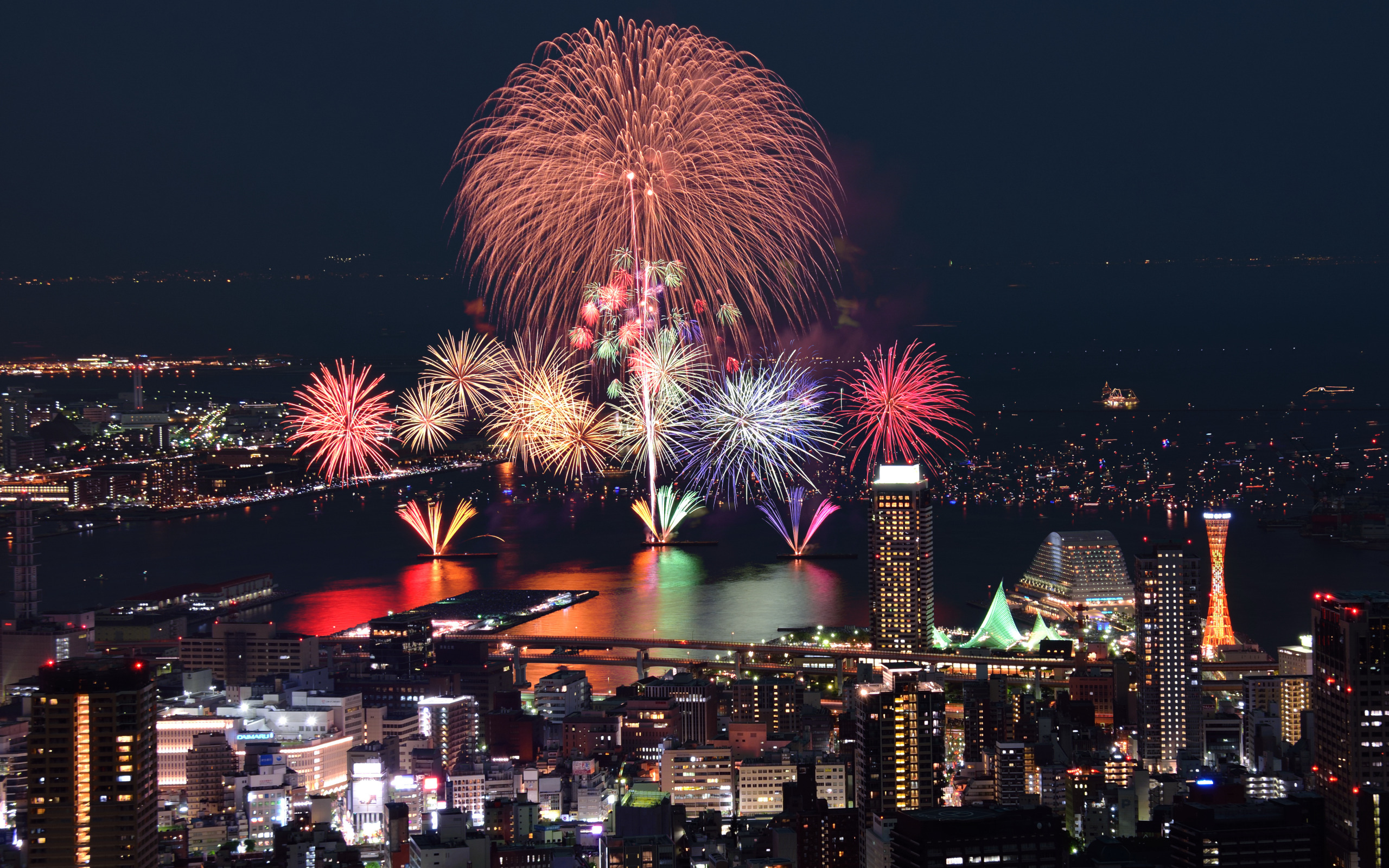 Новый год в Японии. Фейерверки в Японии на новый год. Салют в Японии на новый год. Китайский фейерверк.