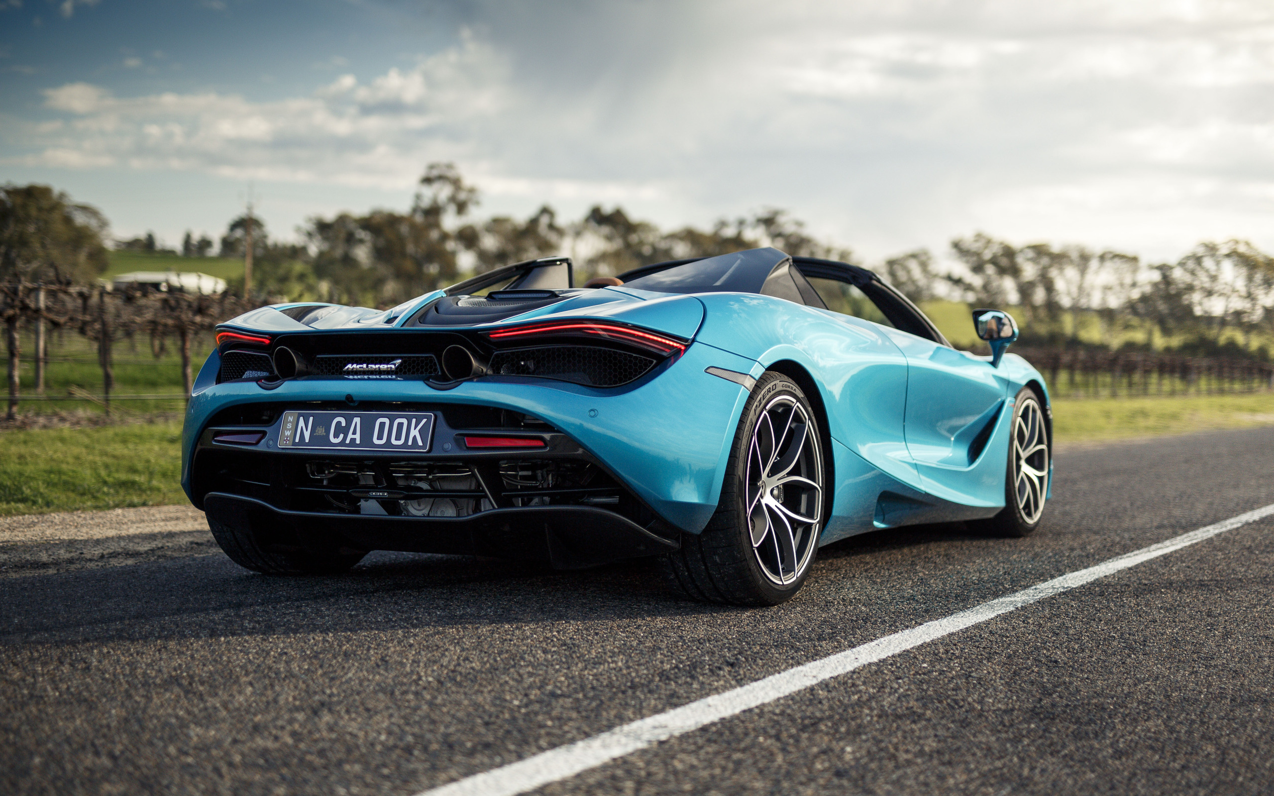 Спорткар MCLAREN 720s