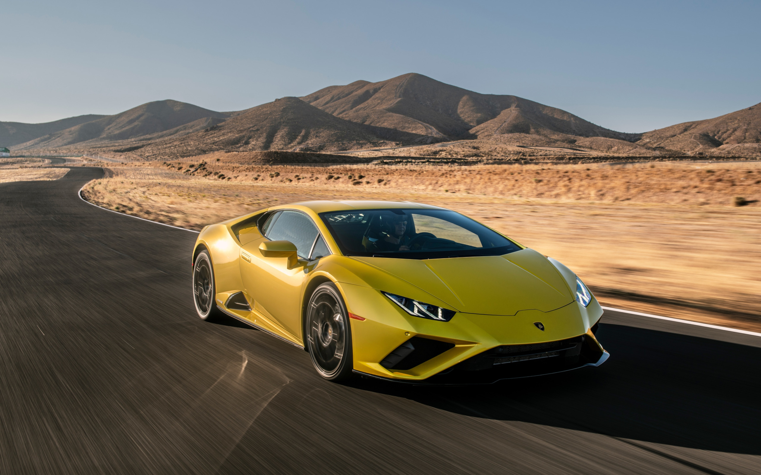 Скорость желтая. Lamborghini 8k. Уракан EVO 2021. Lamborghini Huracan 4k Wallpaper. Ламборджини 2021 в движении.