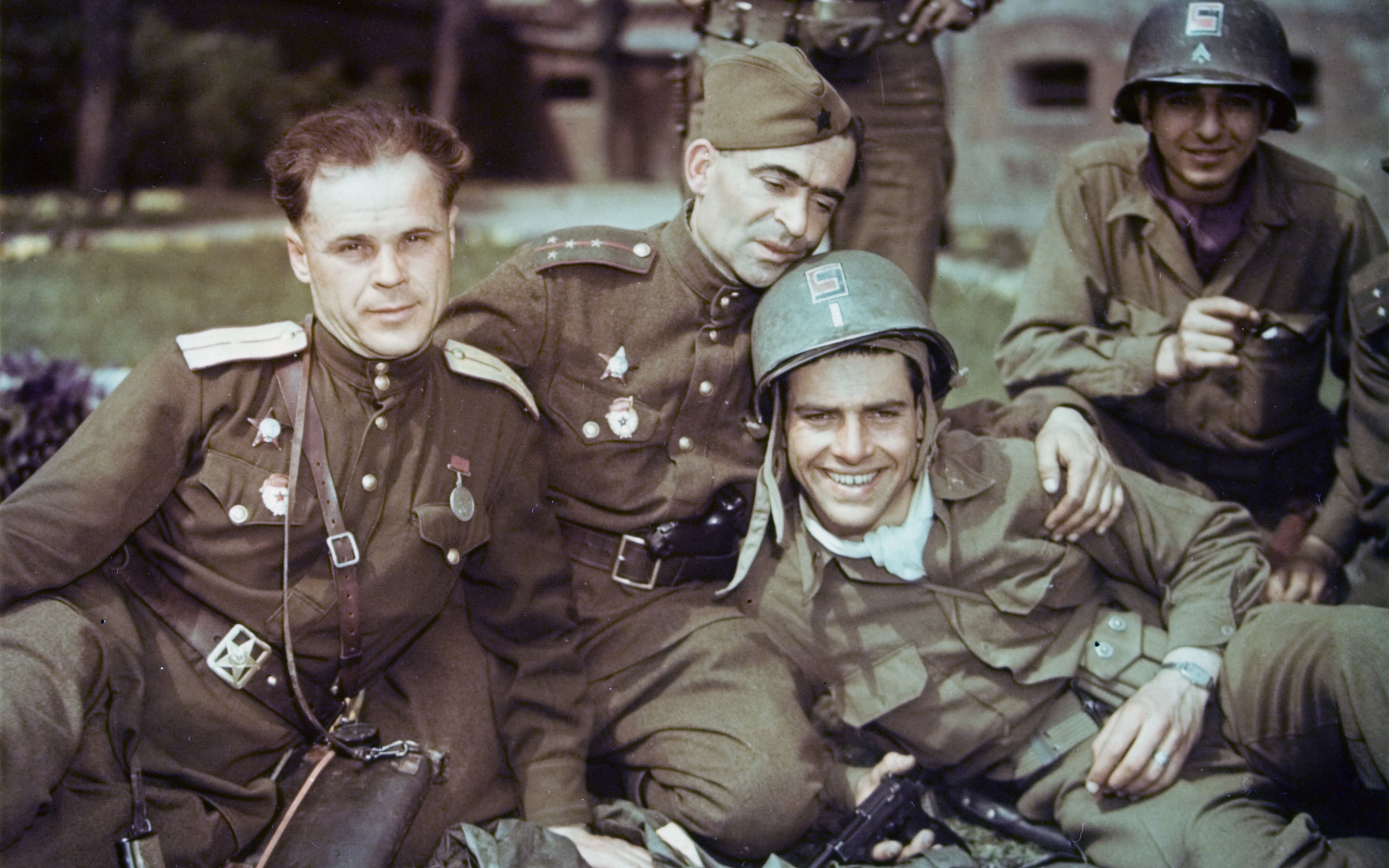 Войны после 45 года. Встреча на Эльбе 1945. Советский солдат. Советский солдат второй мировой войны. Советский офицер.