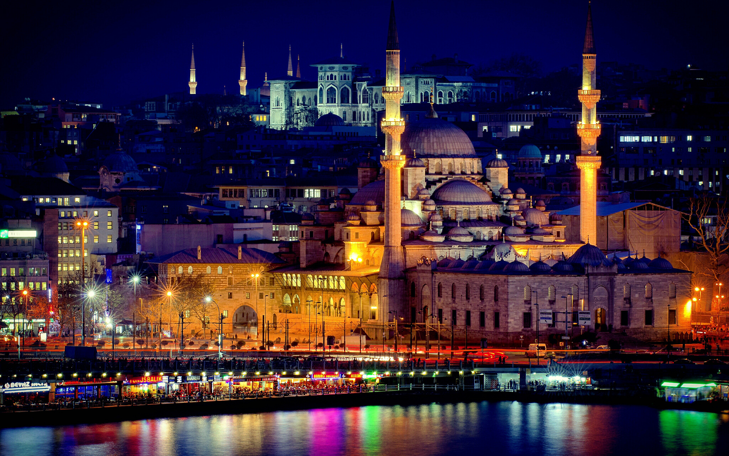 Время в городах турции. Турция Истамбул. Босфор голубая мечеть. Турция Истамбул ночь. Мечеть Султанахмет ночью.