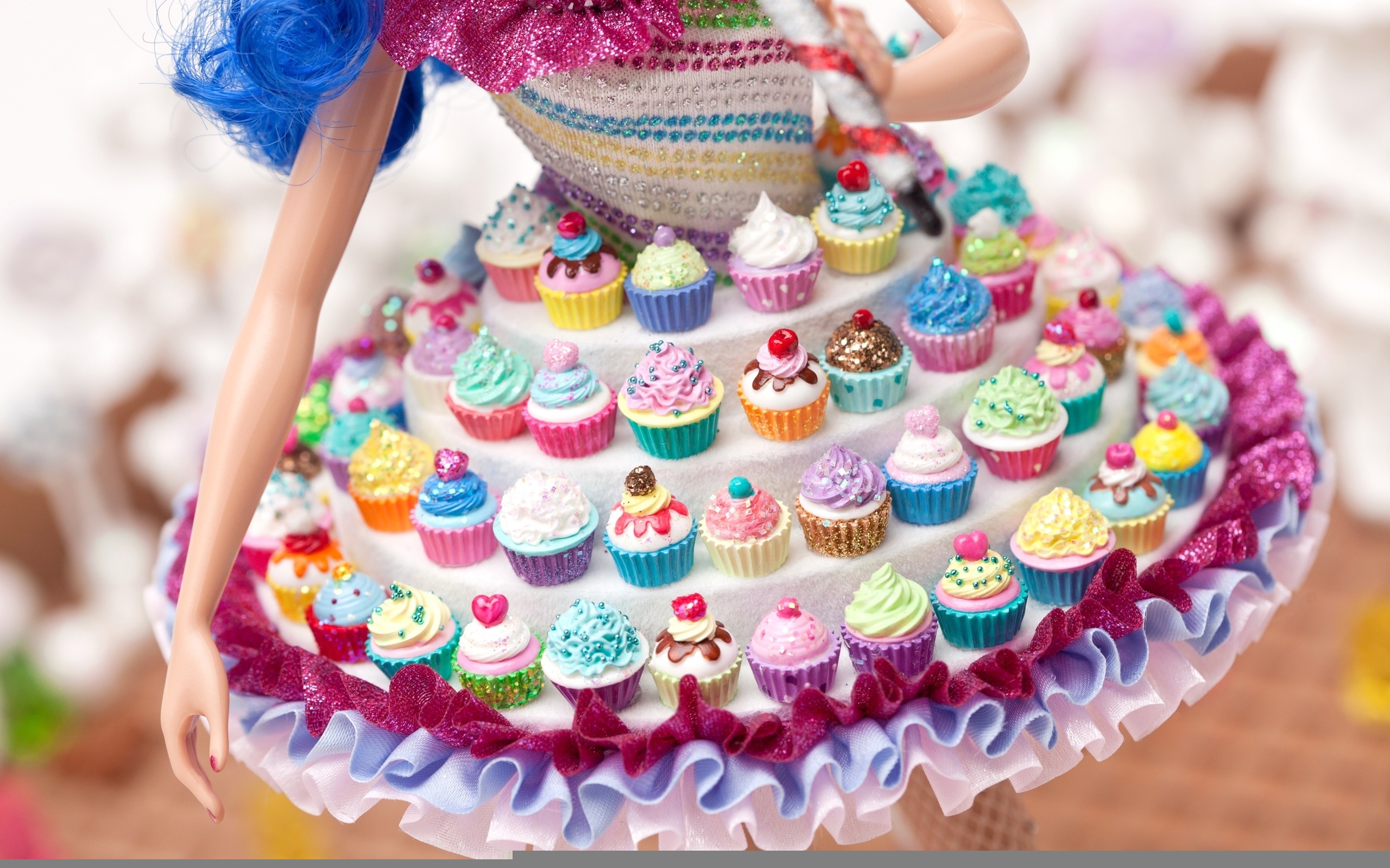 Заказать на работу еду день рождение. Капкейк Барби. Красивые торты для девочек. Яркий тортик для девочки. Самые красивые тортики для девочек.