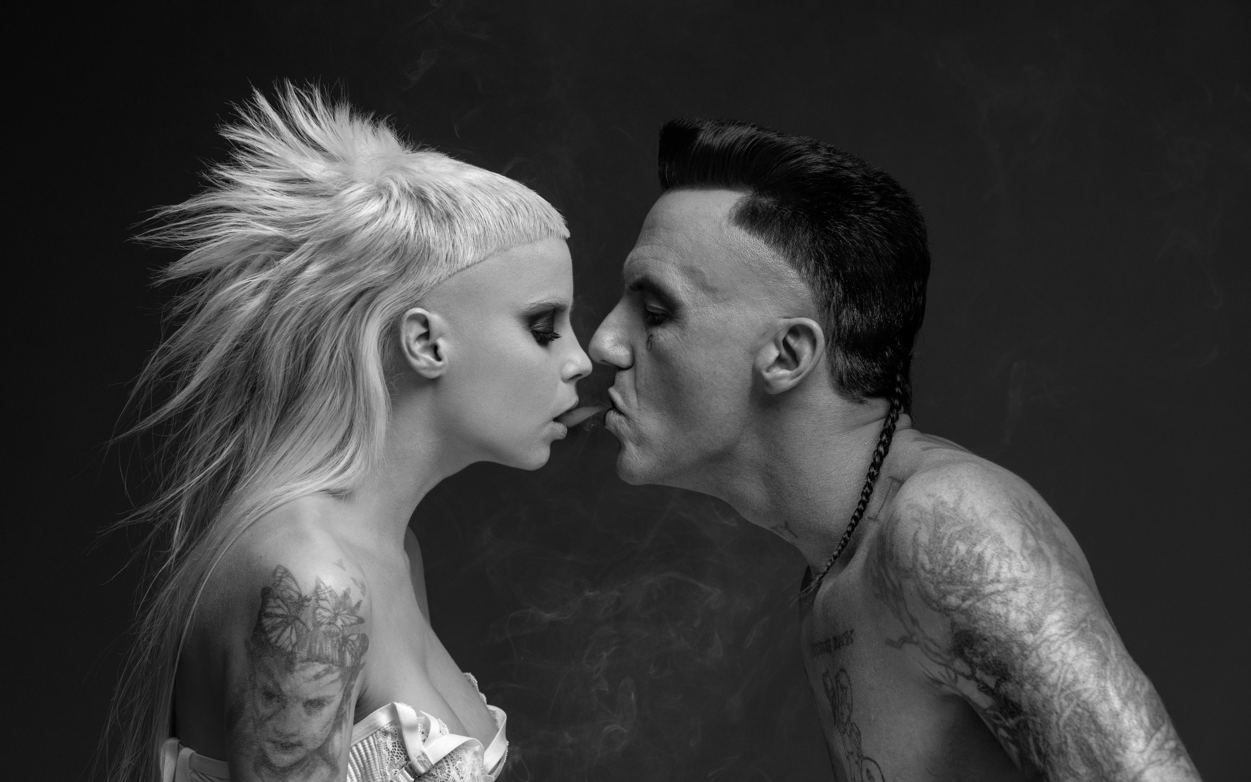 Antwoord перевод. Группа die antwoord. Die antwoord Йоланди. Йоланди Фиссер и ниндзя. Йоланди Фиссер группа.