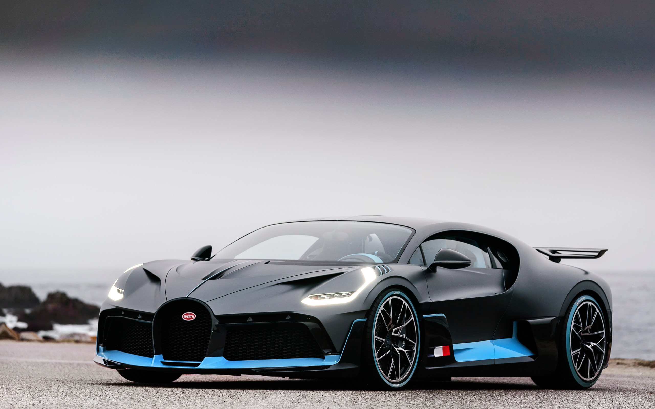 Bugatti divo 8.0 amt 2021. Бугатти диво. Бугатти Вейрон 2018. Бугатти ЧИРОН диво. Bugatti Diva гиперкар.