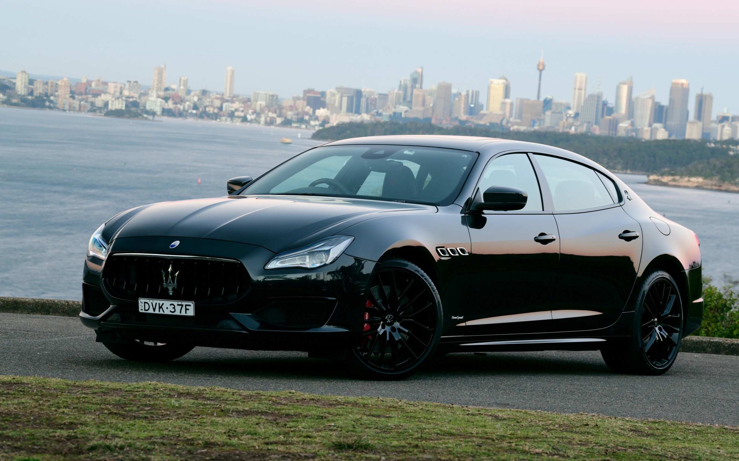 Maserati Quattroporte решетка