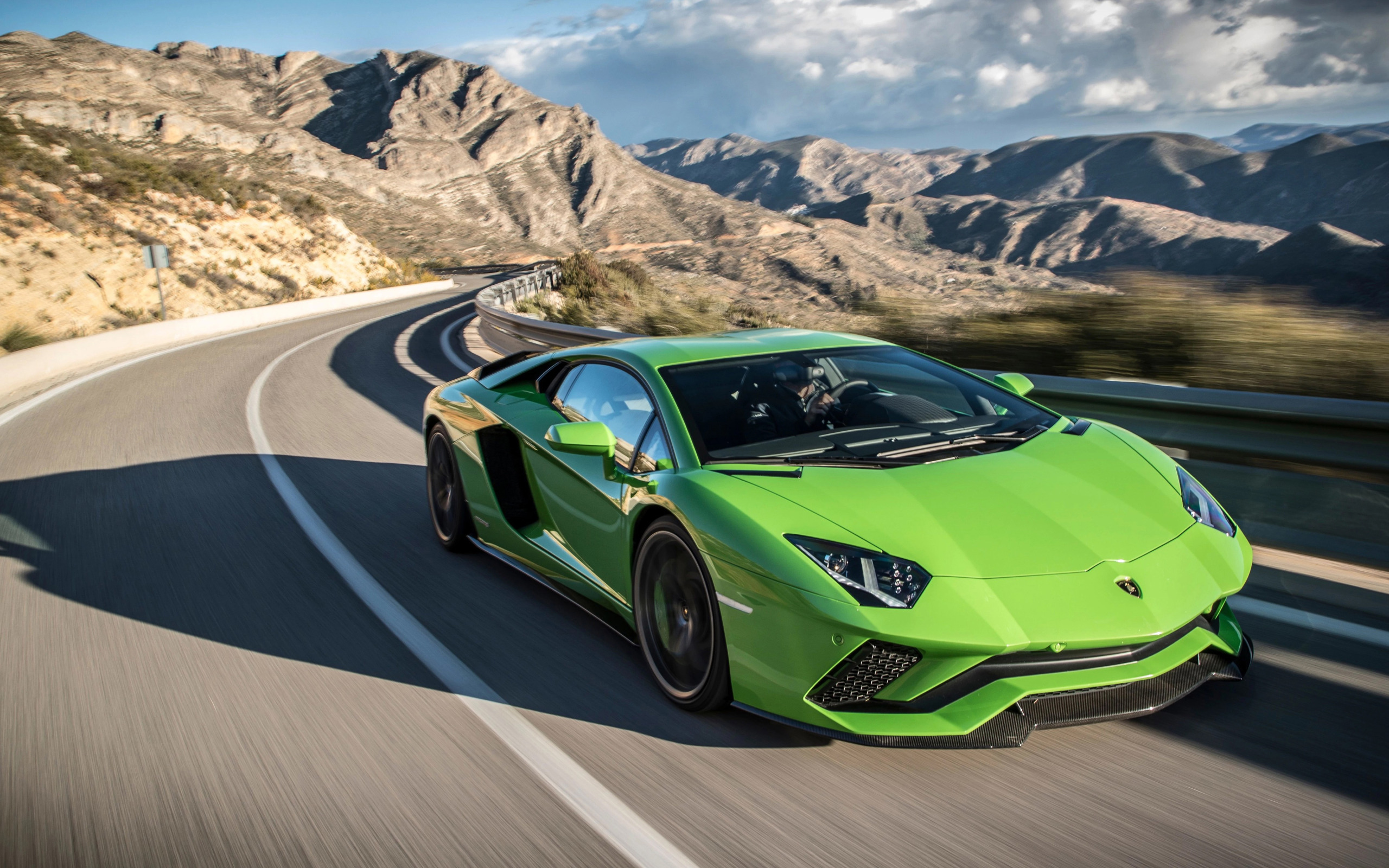 Lamborghini Aventador спорткар