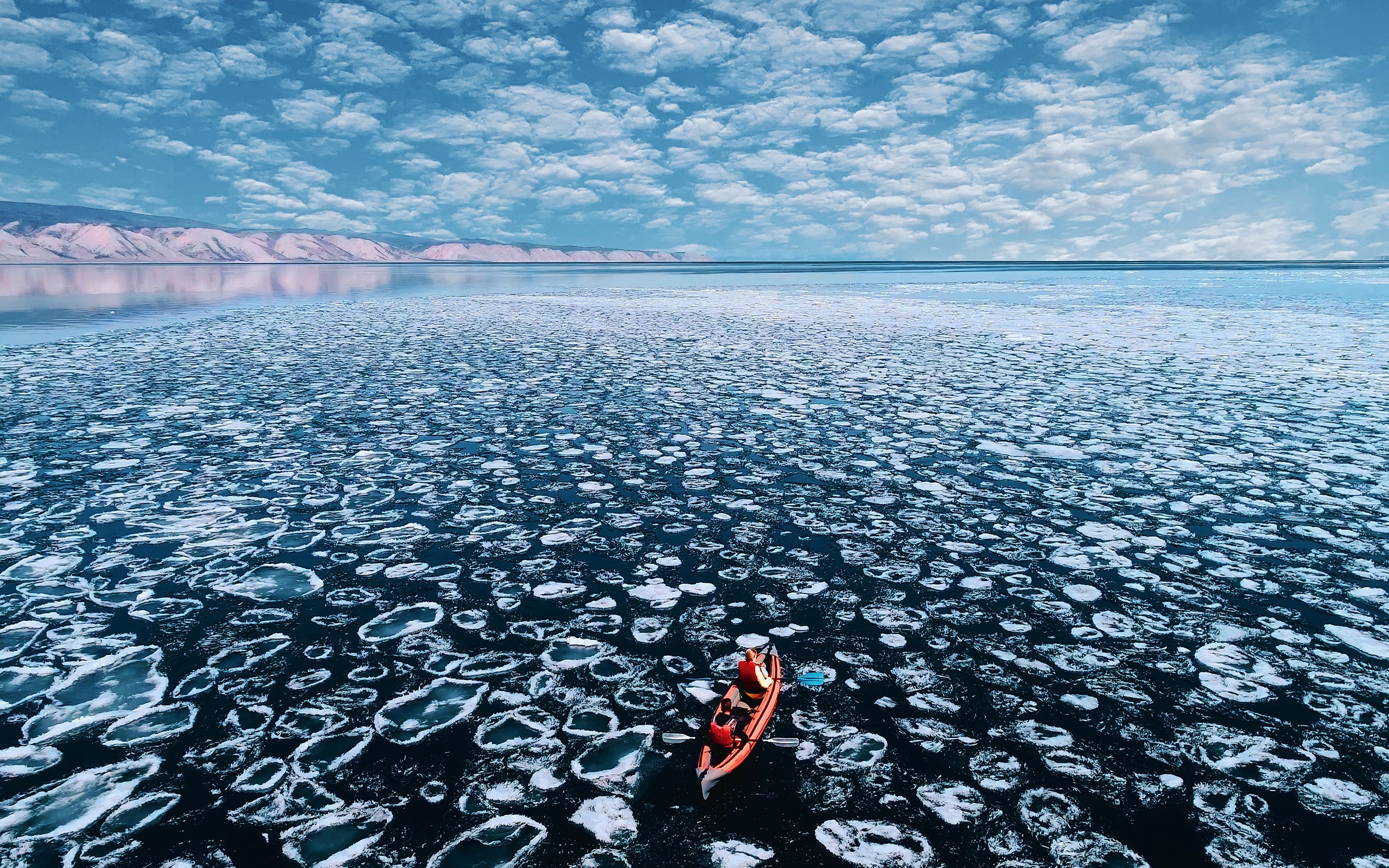 Там в озерах вода. Озеро Байкал вода. Голубые озера Байкал. Голубая вода Байкала. Лед Байкала.