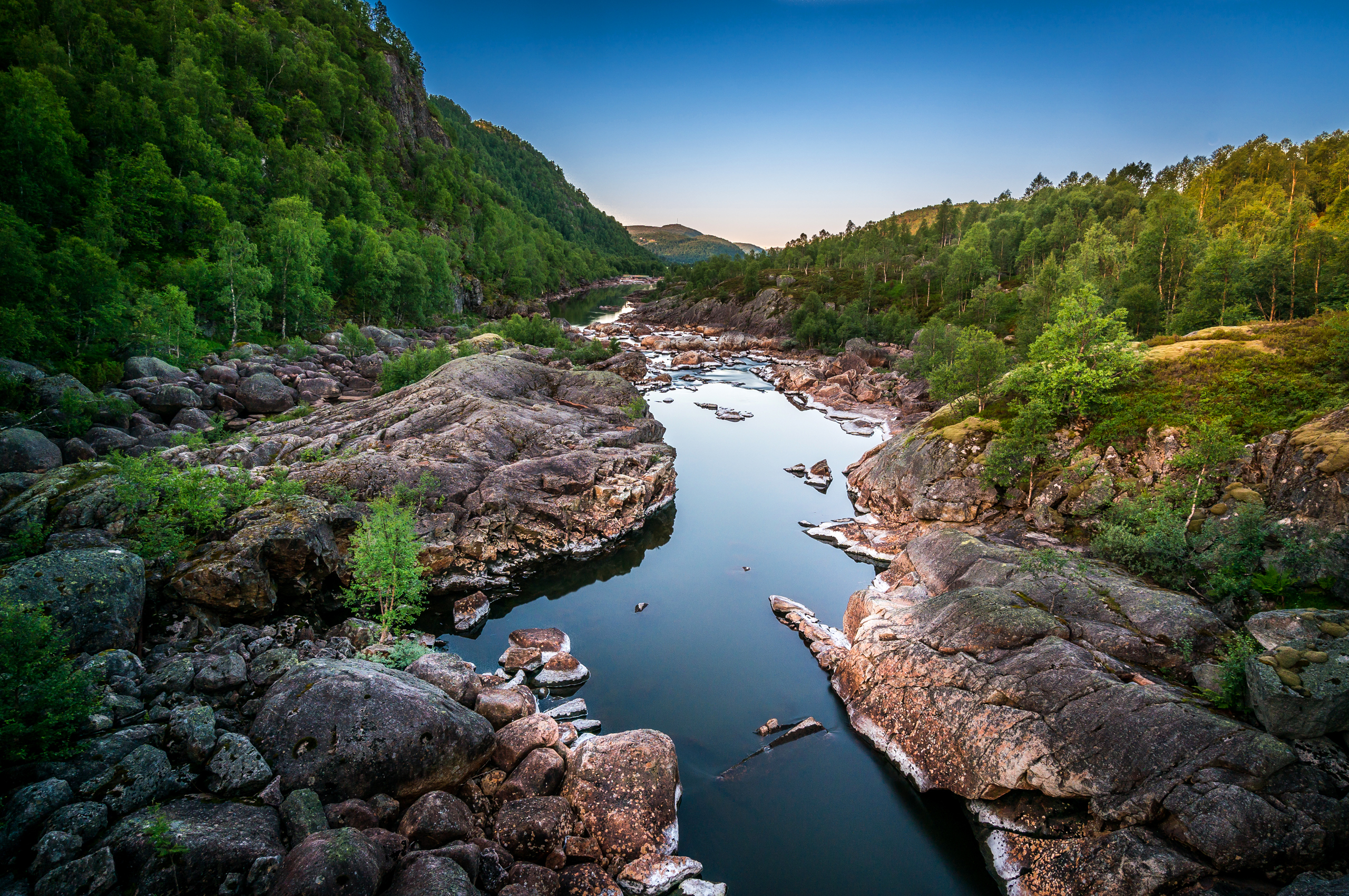 Lakes rocks. Полугорные реки. Горная река. Красивая река. Горы и реки.