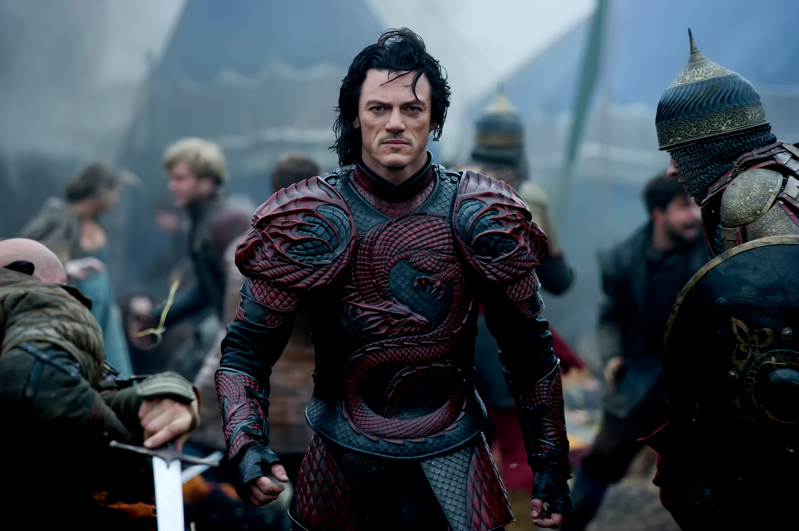 Обои Дракула, Luke Evans, Dracula Untold, Легенда обретёт бессмертие на  телефон и рабочий стол, раздел фильмы, разрешение 2560x1703 - скачать