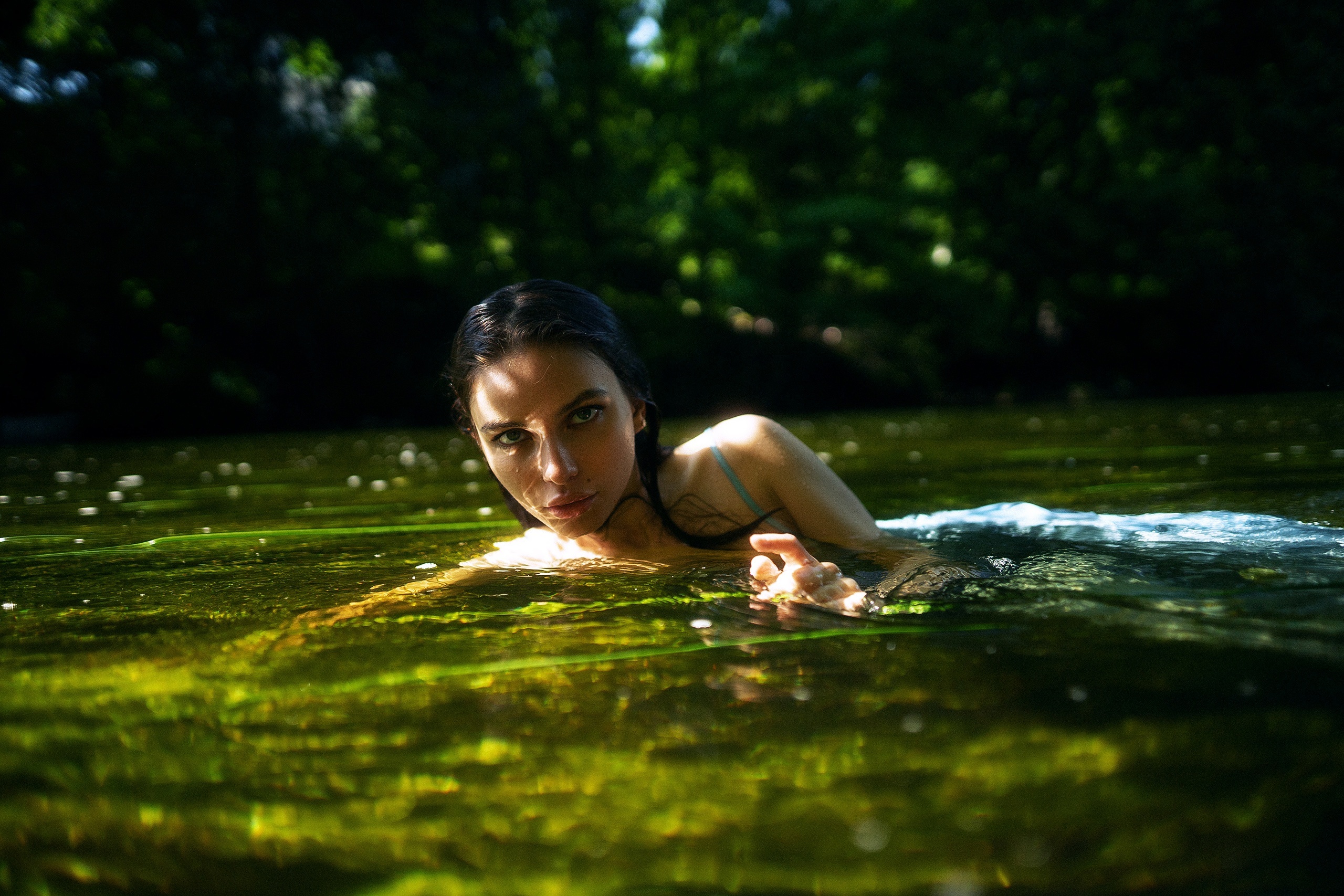 голые девочки на воде фото 13