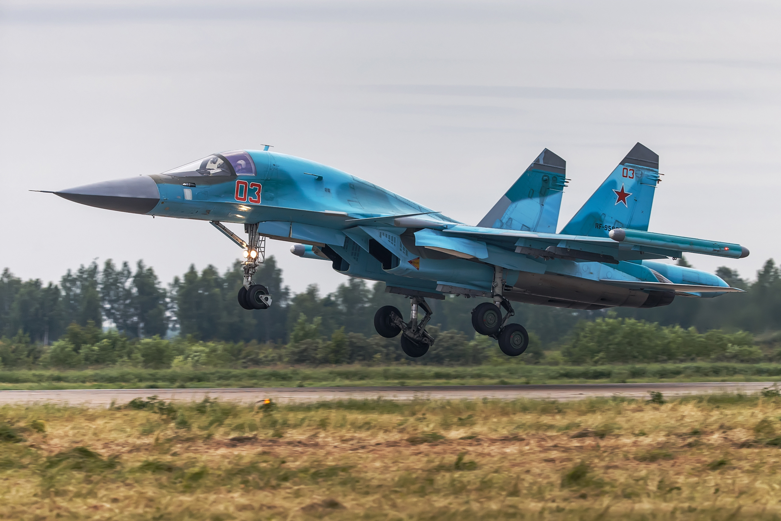 Российские самолеты фото. Су-34 истребитель. Су-34 бомбардировщик. Су-34 ВВС России. Су34 самолет.