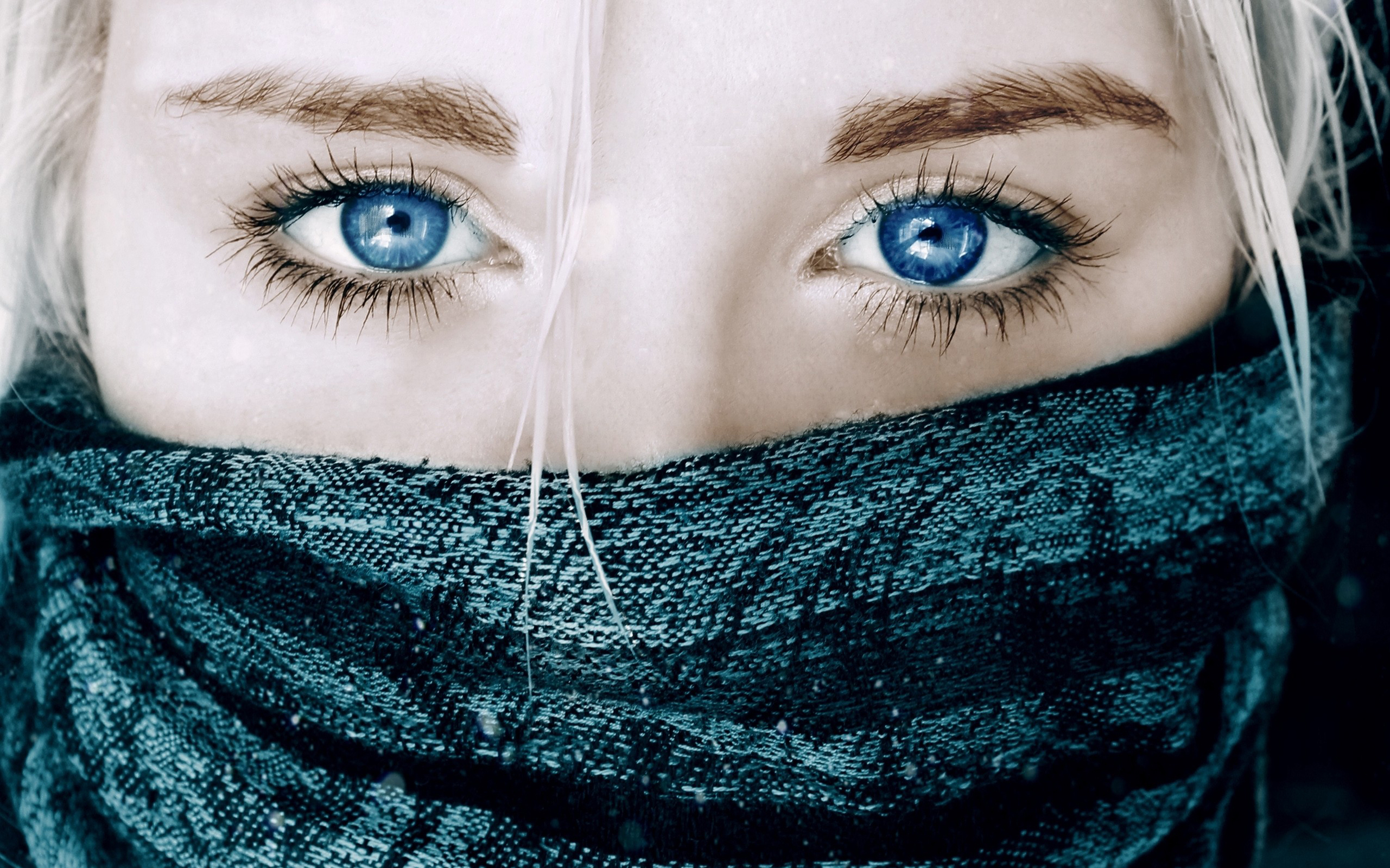 Глаза долу. Красивые глаза. Синие глаза. Голубые глаза. Красивые голубые глаза.