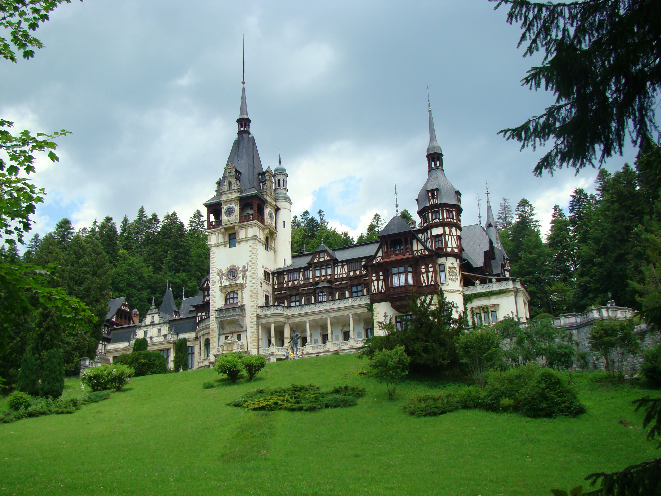 Castle summer. Замок Пелеш Трансильвания. Замок Пелеш Румыния. Замок Пелеш, Синая, Румыния. Замок Пелеш план.