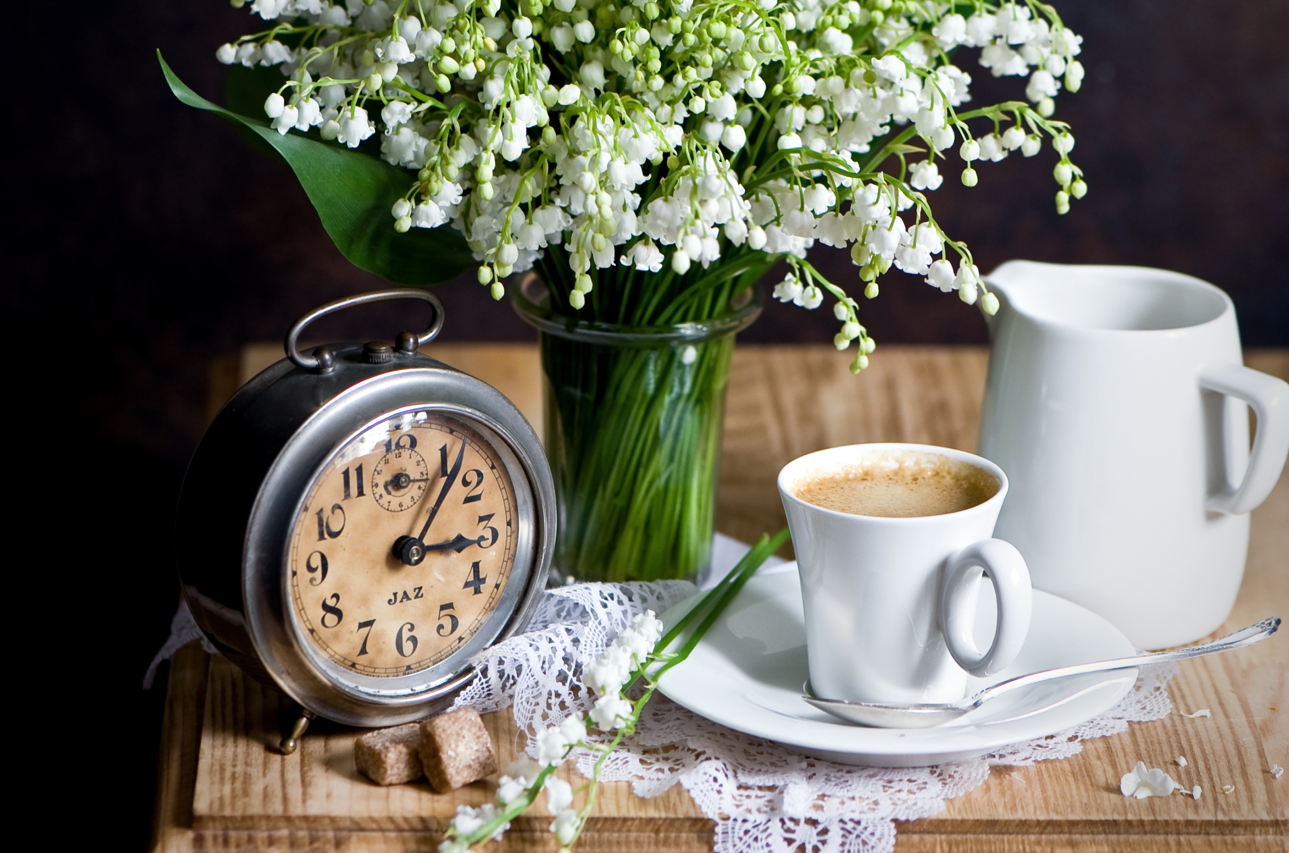 Доброго весеннего дня и хорошего настроения мужчине. Открытки с добрым утром. Кофе и цветы. Открытки с добрым утром красивые.