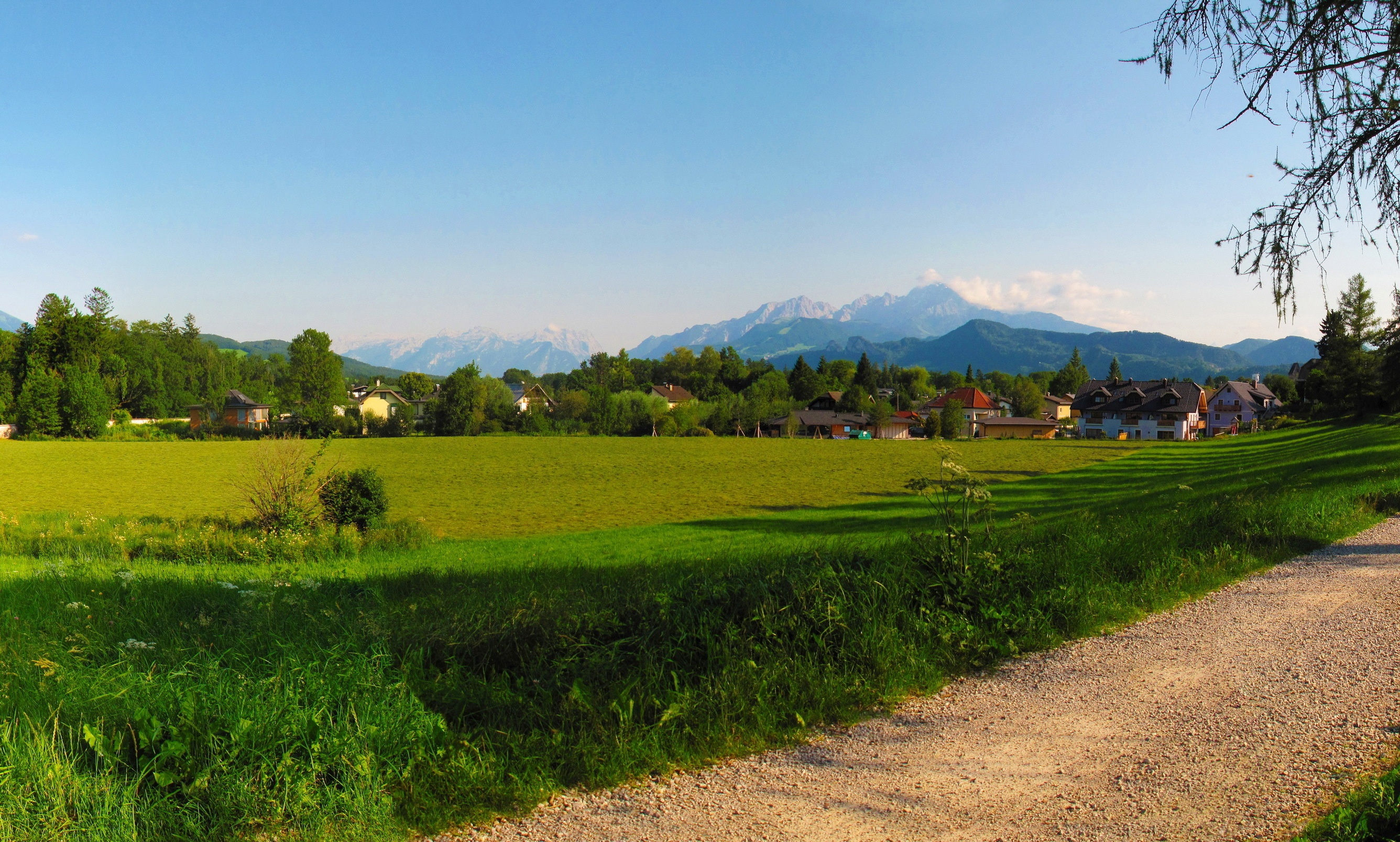 Скачать обои поле, пейзаж, горы, дома, Austria, Зальцбург, природа.,  Salsburg, раздел пейзажи в разрешении 2672x1607