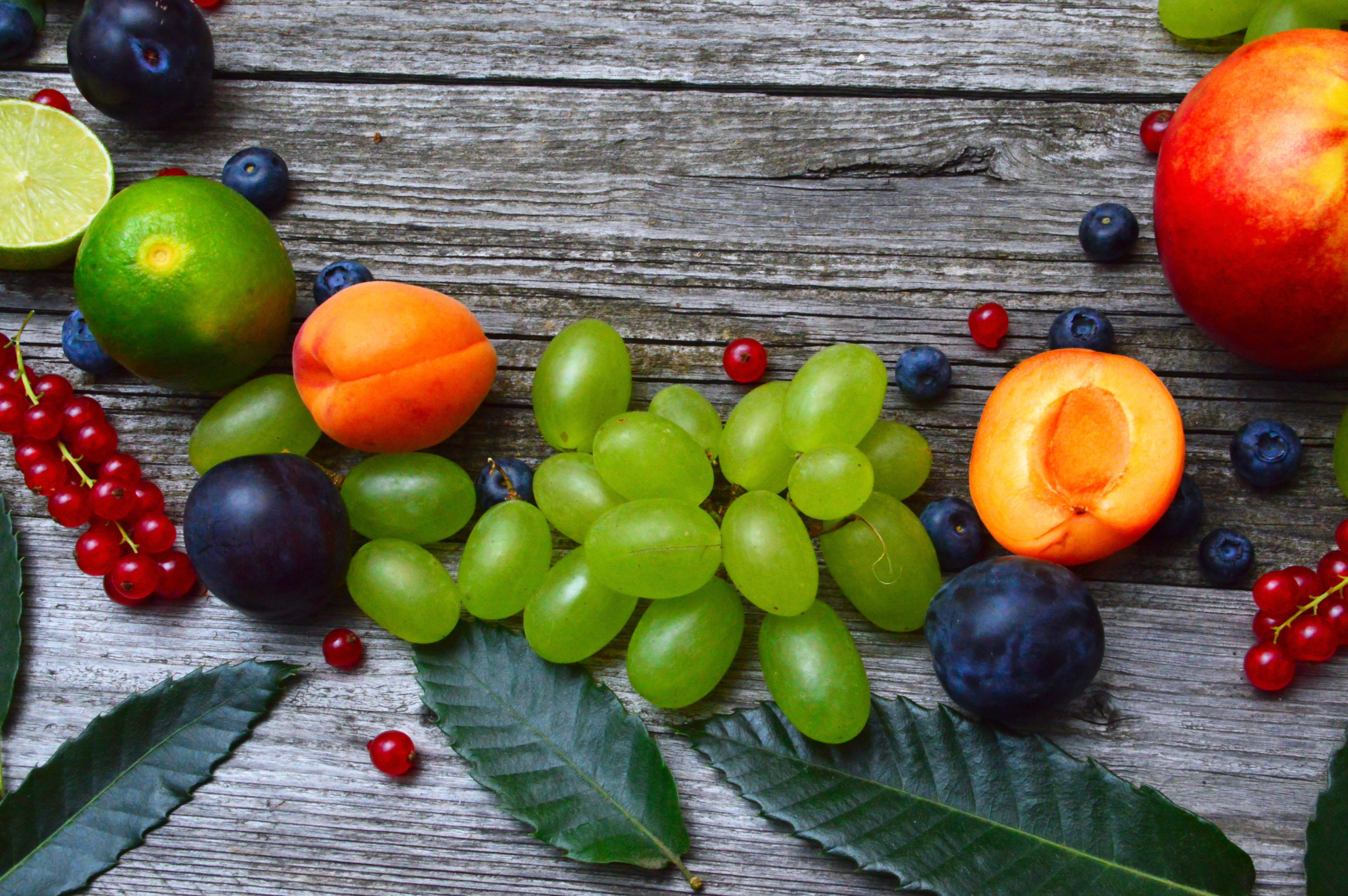 Фрукты и ягоды. Фрукты фото. Летние фрукты. Фото фруктов.