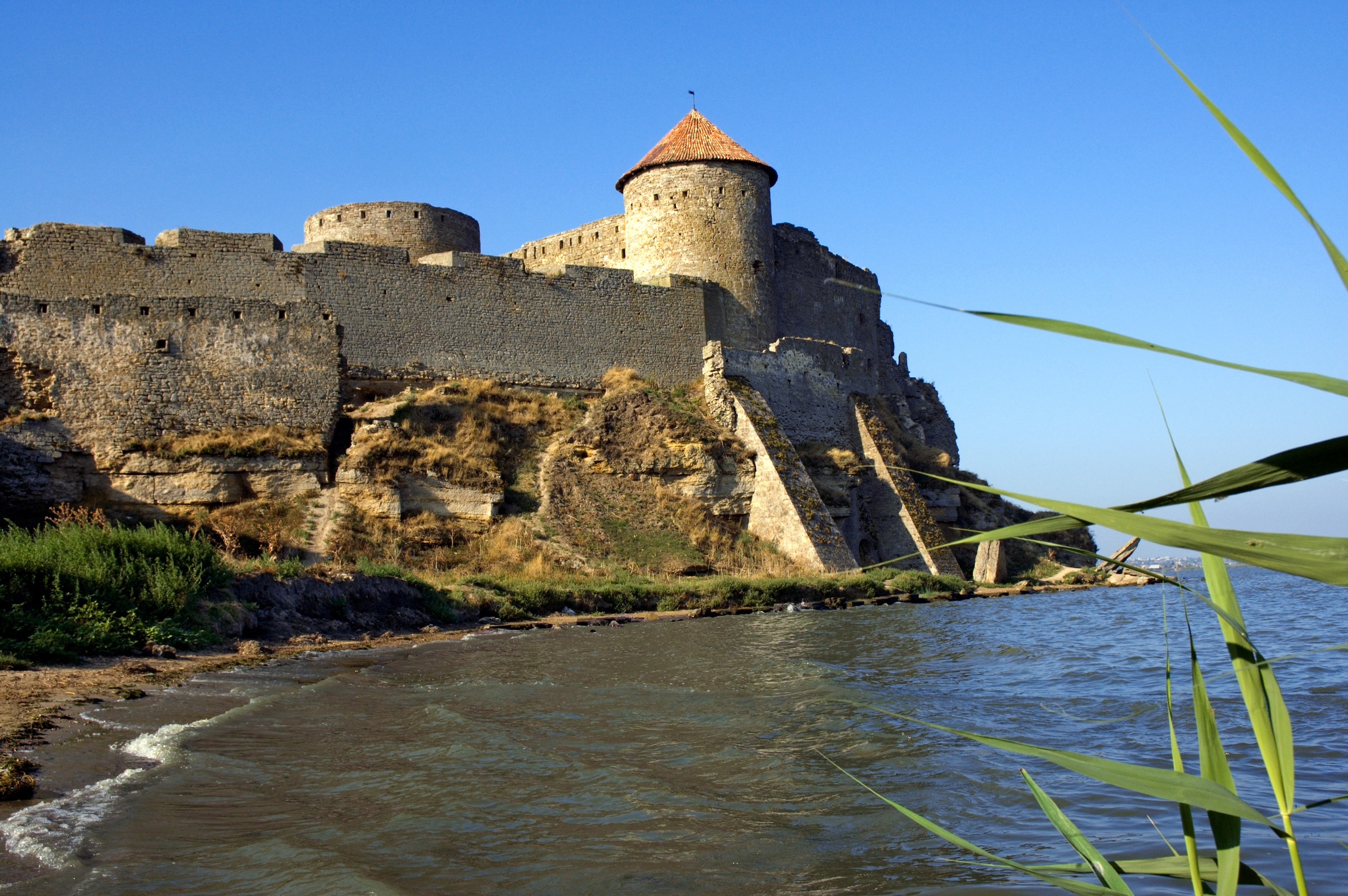 Обои море, скалы, берег, крепость, Украина, Аккерманская крепость, Белгород-Днестровский,  Akkerman fortress на телефон и рабочий стол, раздел пейзажи, разрешение  2707x1800 - скачать