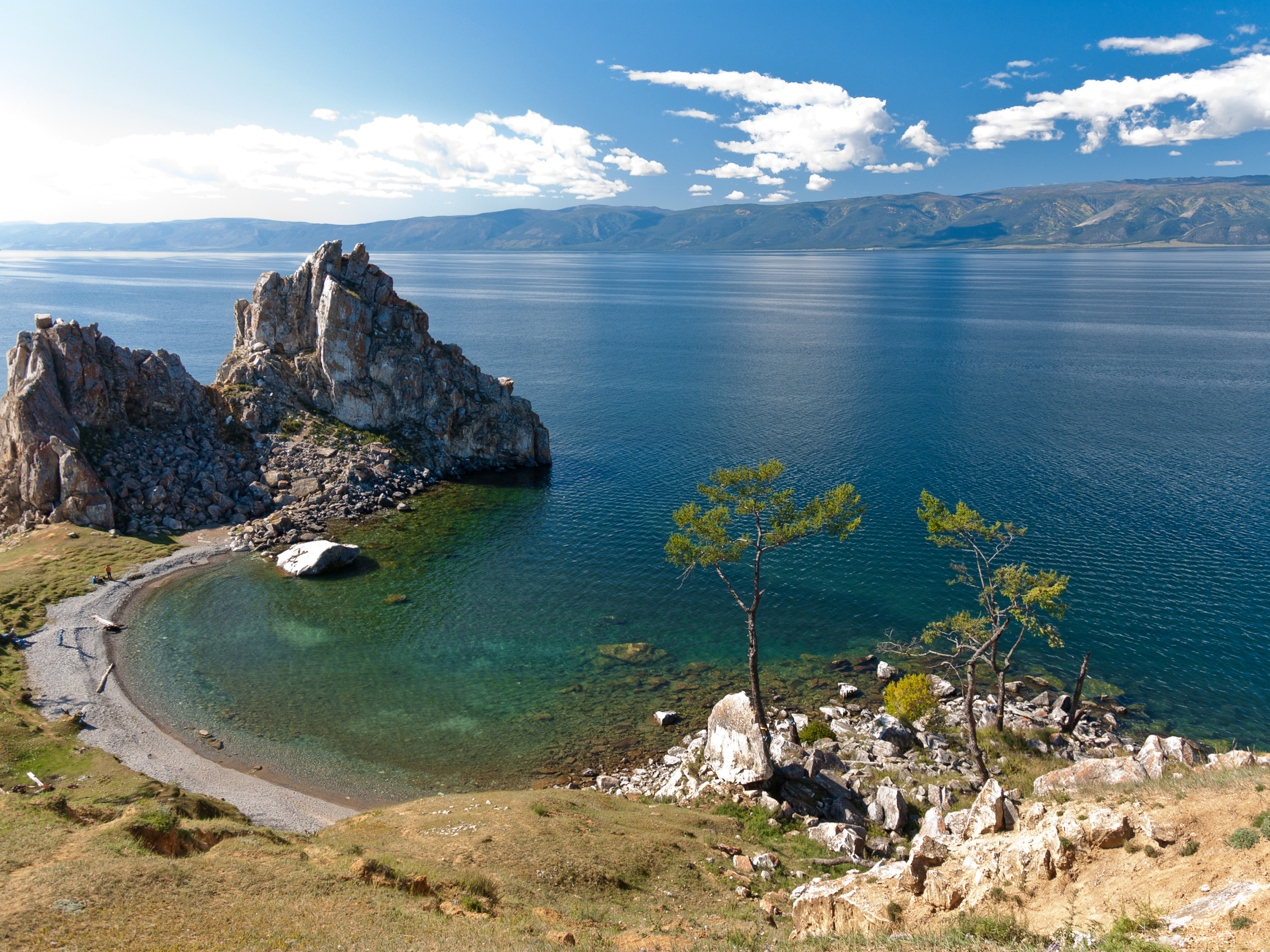 Как называется озеро в россии. Остров Ольхон на Байкале. Озеро Байкал Бурятия. Остров Ольхон Восточная Сибирь. Озеро Байкал (Иркутская область, Иркутск).