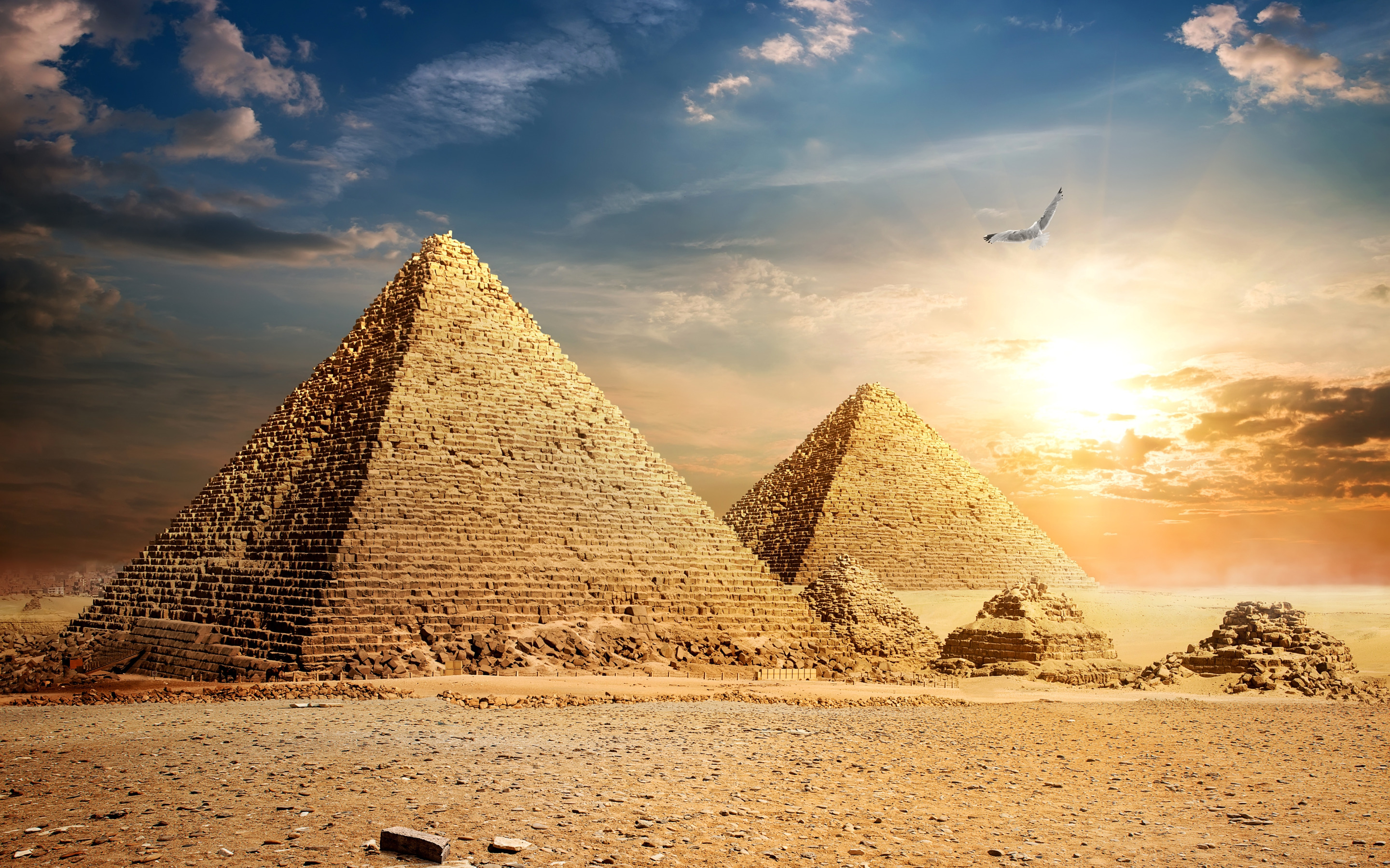 пирамиды и солнце