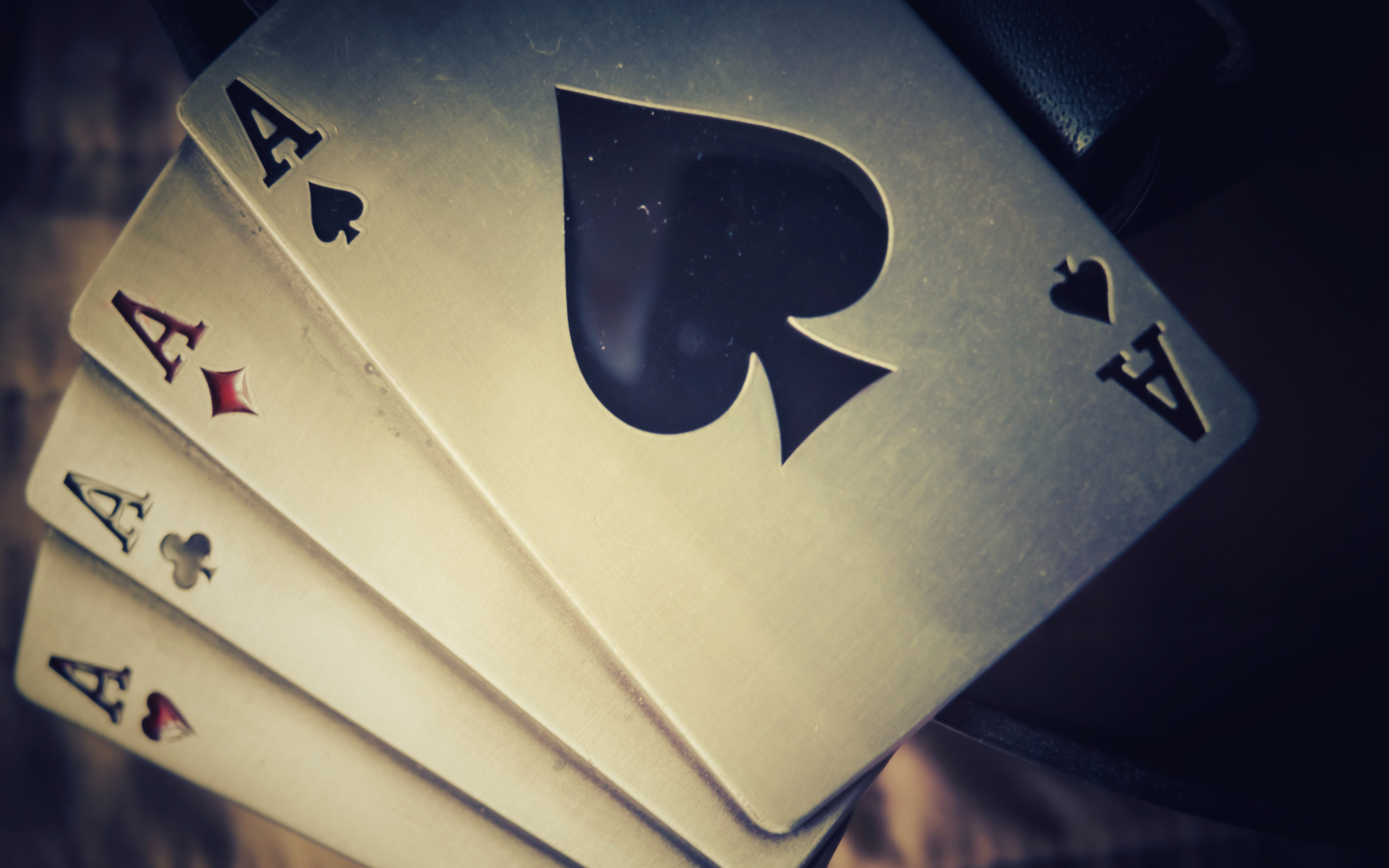 На телефоне на главный карта. Игральные карты. Красивые игральные карты. Обои на рабочий стол Покер. Игральные карты на рабочий стол.