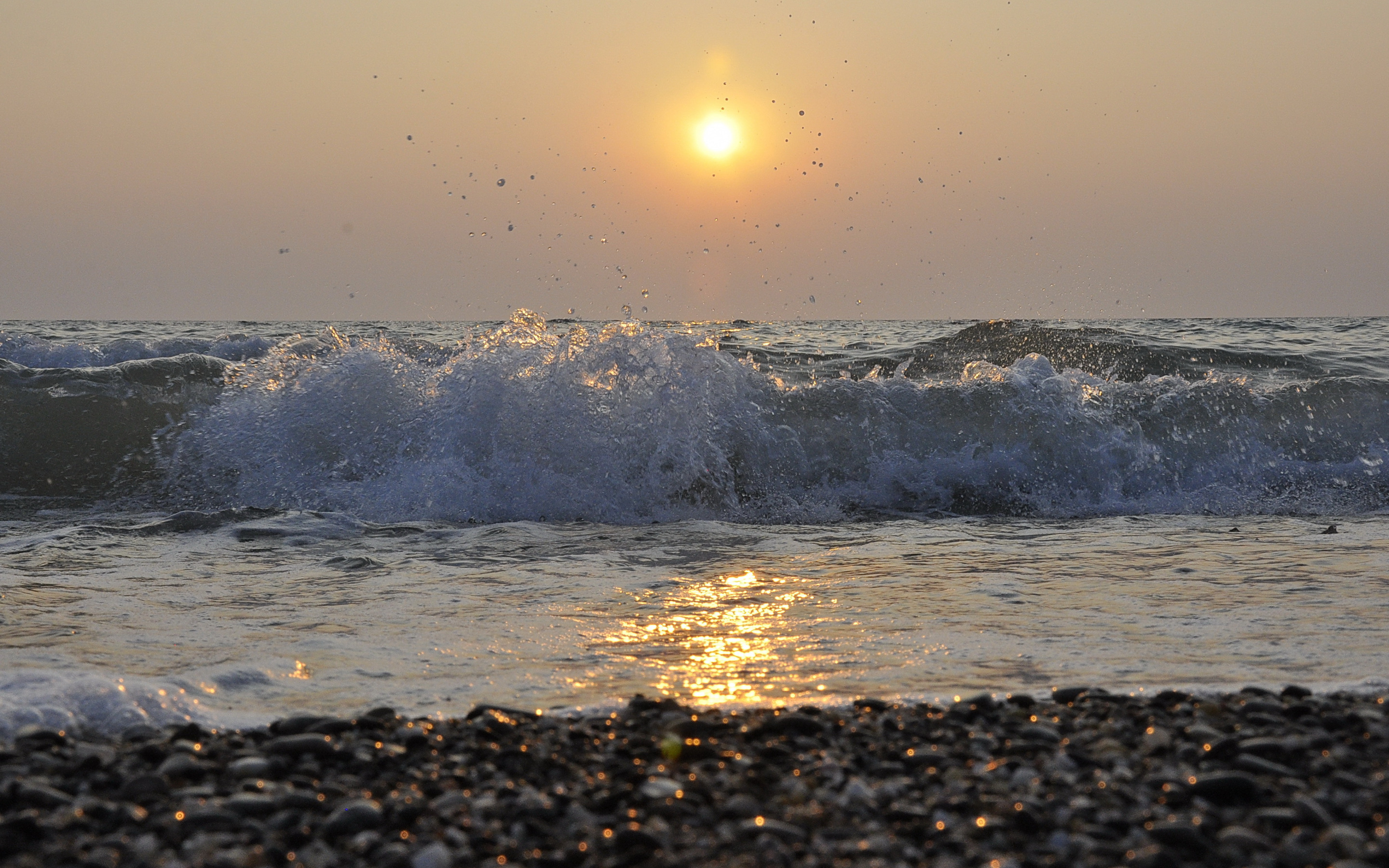 Волны в черном море