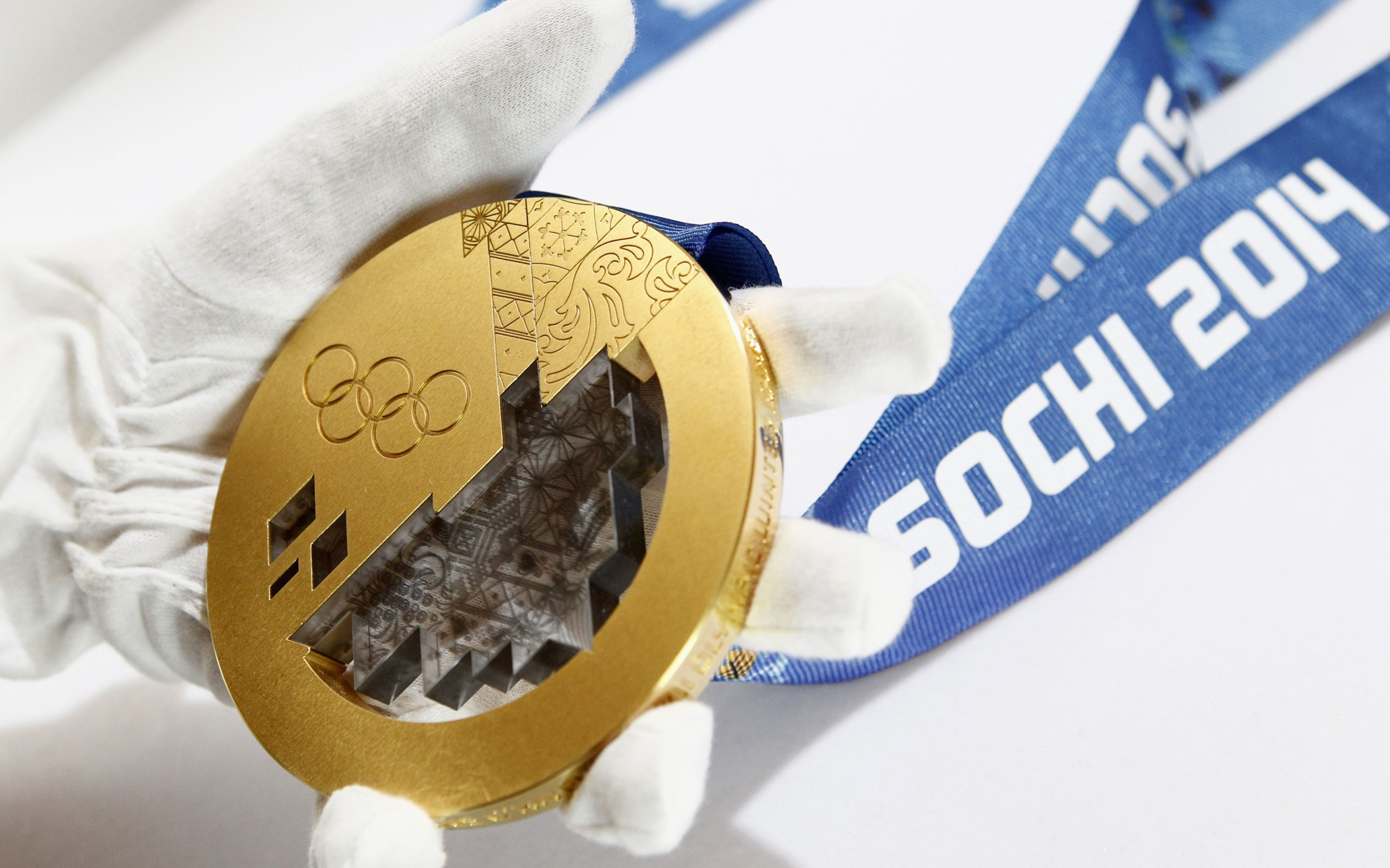 Олимпийские медали Сочи 2014. Медаль зимние Олимпийские игры Сочи 2014. Золотая медаль Сочи 2014. Олимпийские игры в Сочи 2014 медали.