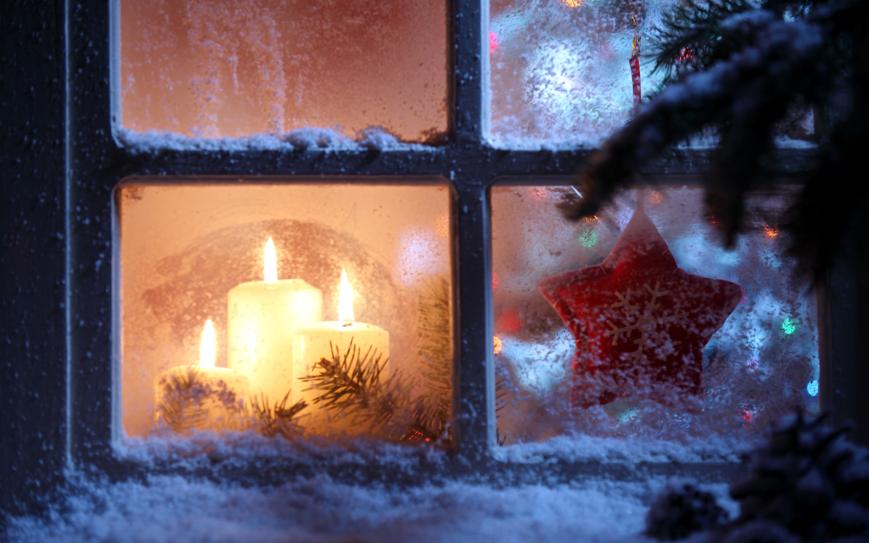 Тепло нового года. Новогоднее чудо. Зимнее окно. Окна на новый год. Рождество обои.