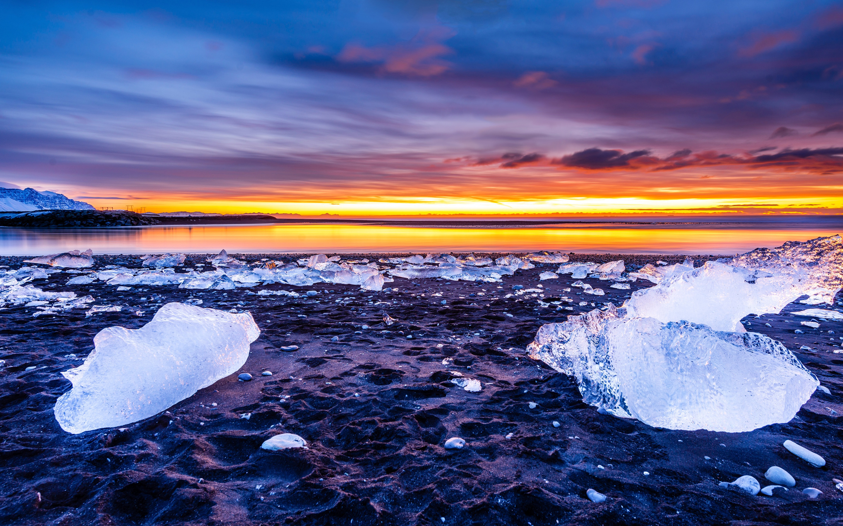 Ледовое море. Льдина в море. Ледяное небо. Ледовое небо. Льдина и солнце.