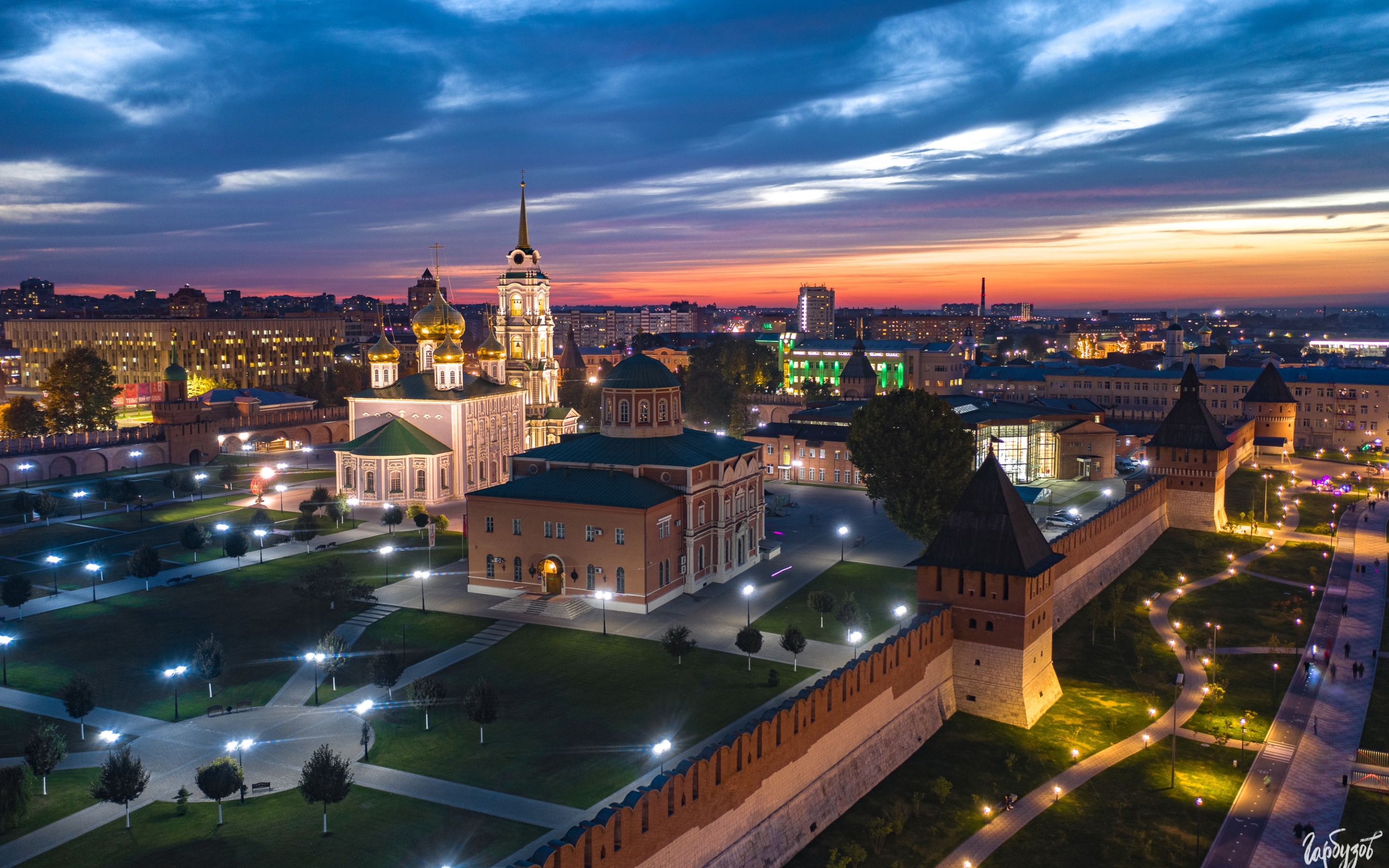 Город тула номер. Тульский Кремль Тула. Кремль Тула Гарбузов. Тула центр города. Тула набережная у Кремля.