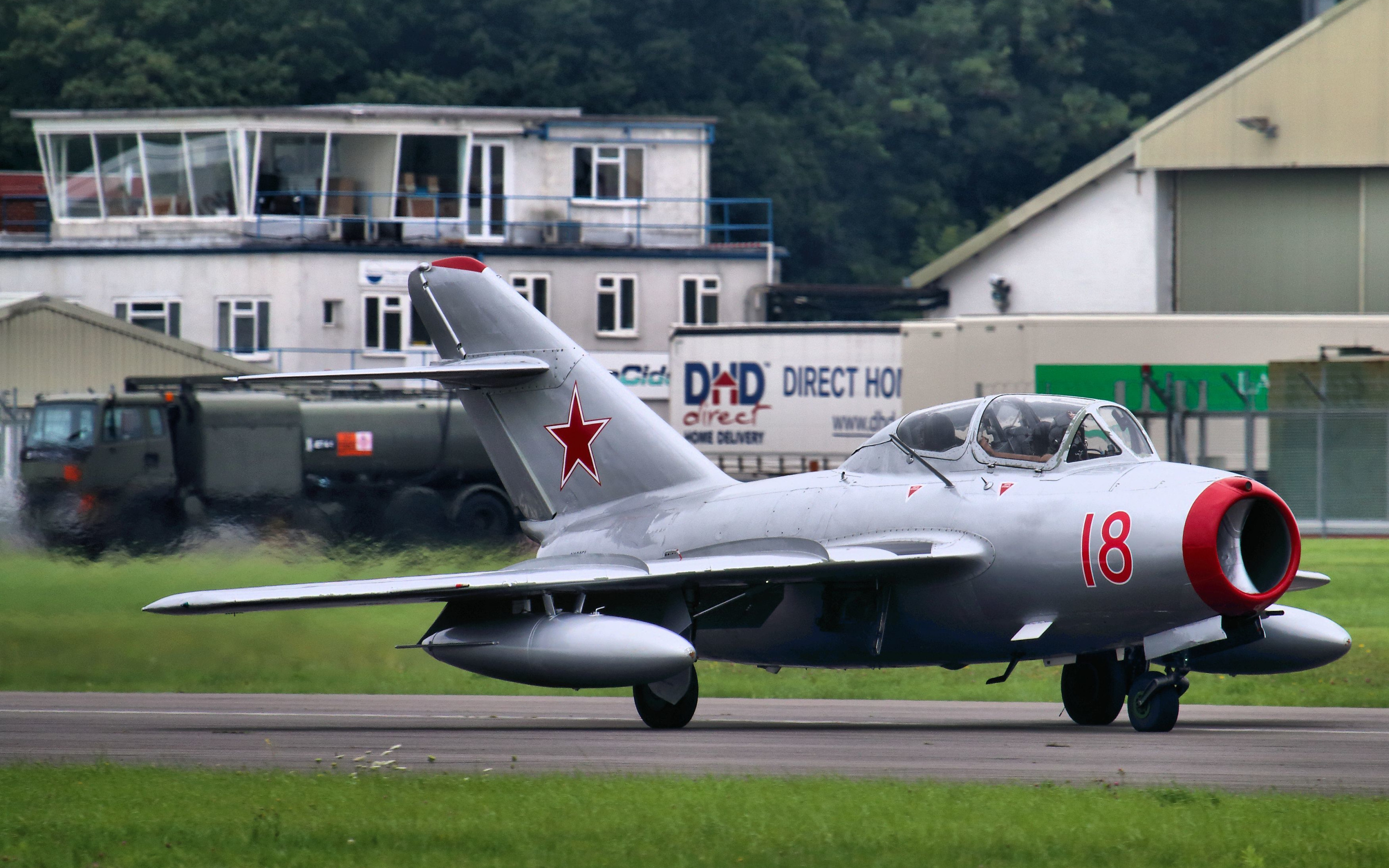 Советские реактивные самолеты. Самолёт миг-15бис. Миг 15. Mig 15. Миг-15 реактивный самолёт.