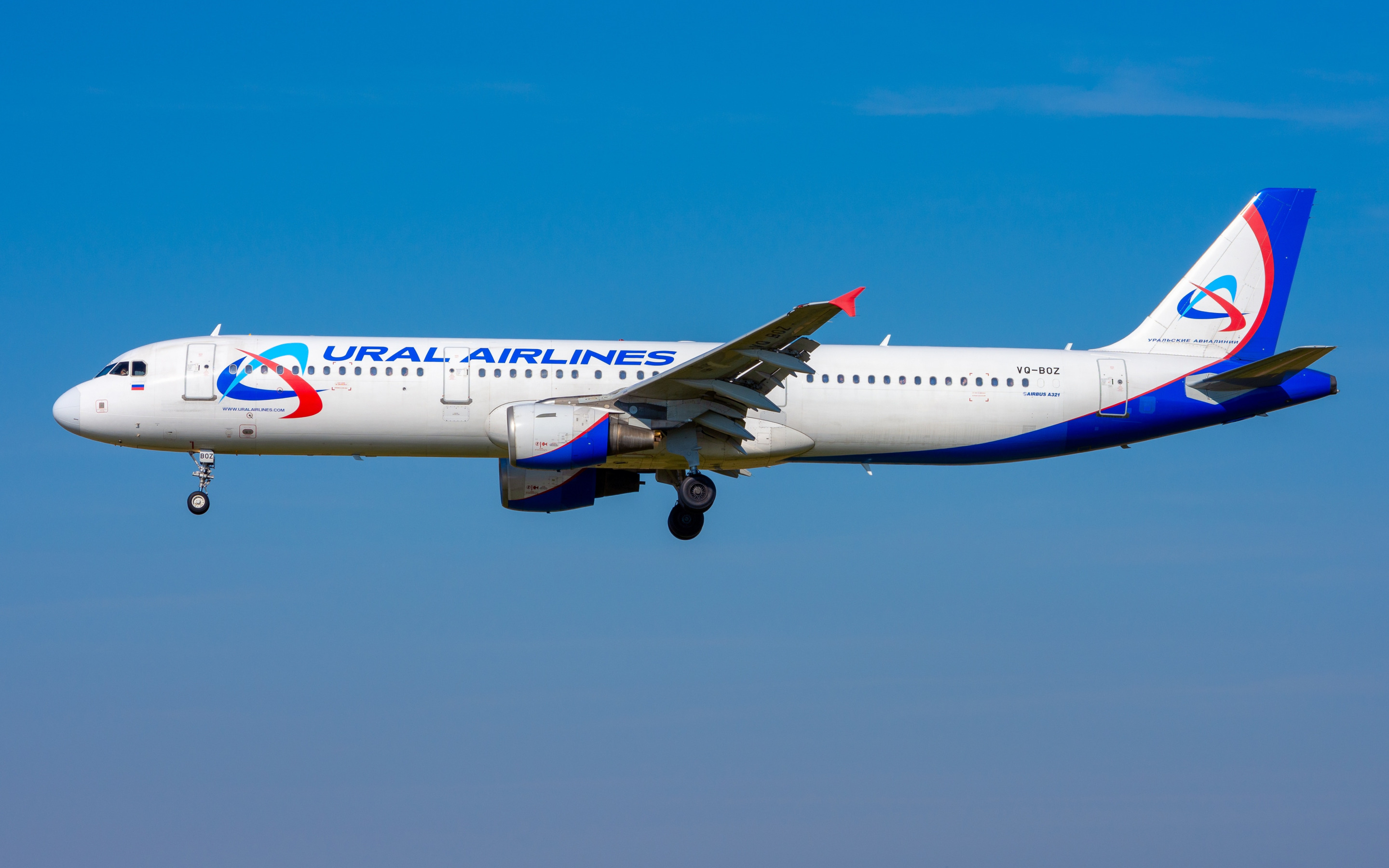 Уральские авиалинии про. Airbus a321 Ural Airlines. Аэробус а320-100/200 Уральские авиалинии. Модель авиакомпания Уральские авиалинии. Обои Airbus.